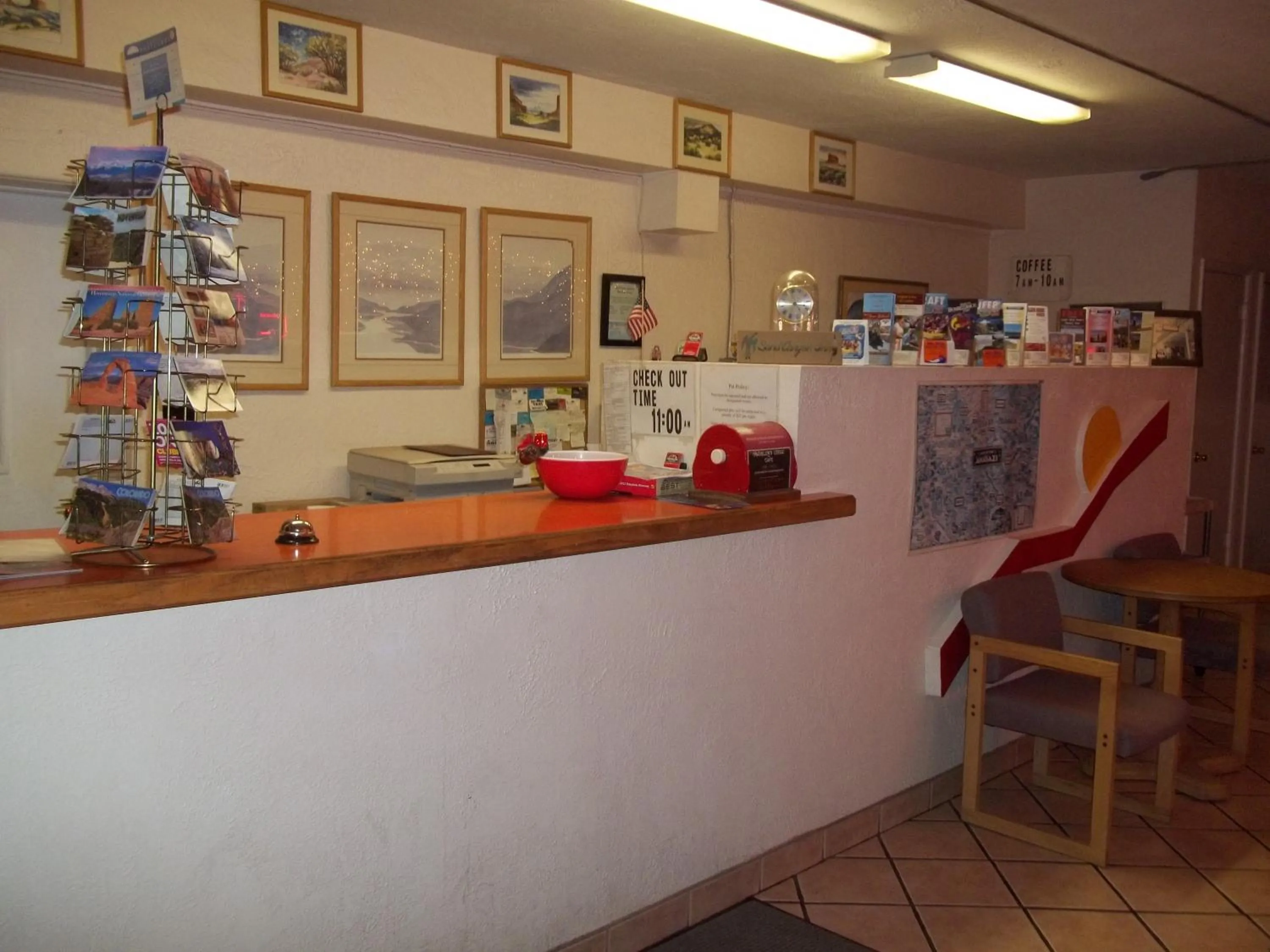 Lobby or reception in National 9 Inn Sand Canyon