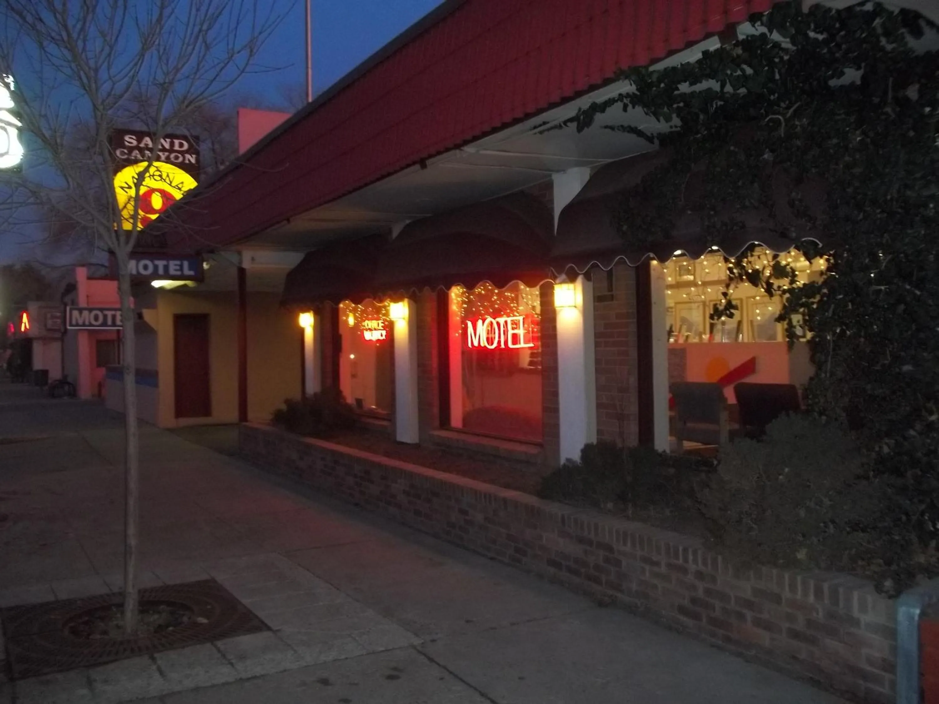 Property building in National 9 Inn Sand Canyon