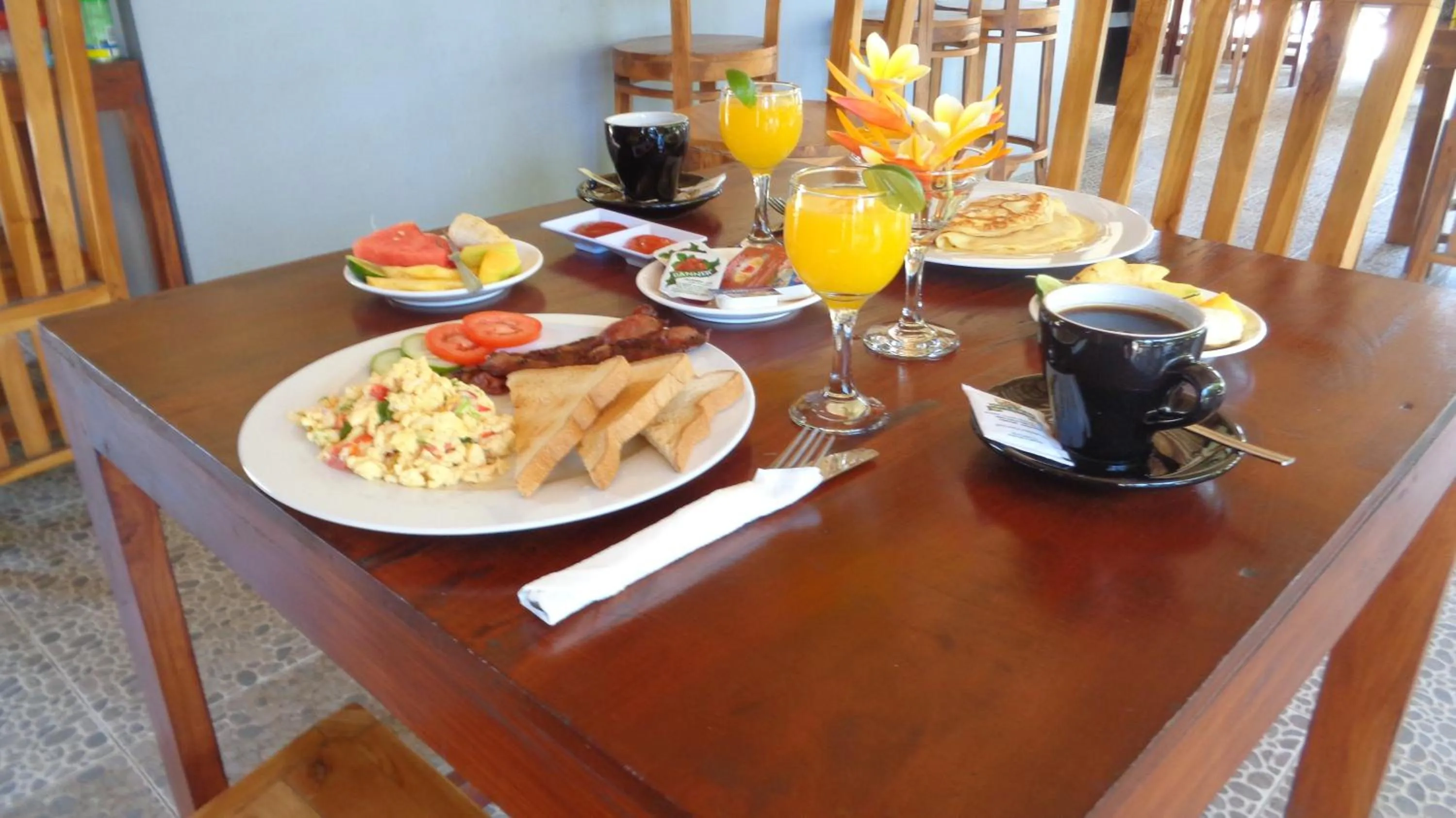 Restaurant/places to eat in Pemuntalan Guesthouse