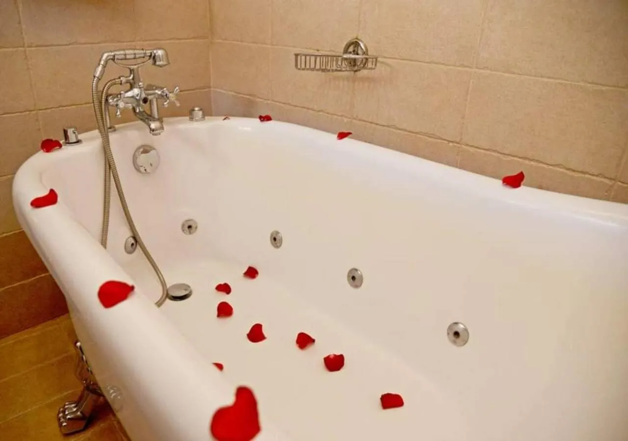 Hot Tub in Odos Oneiron Boutique Hotel