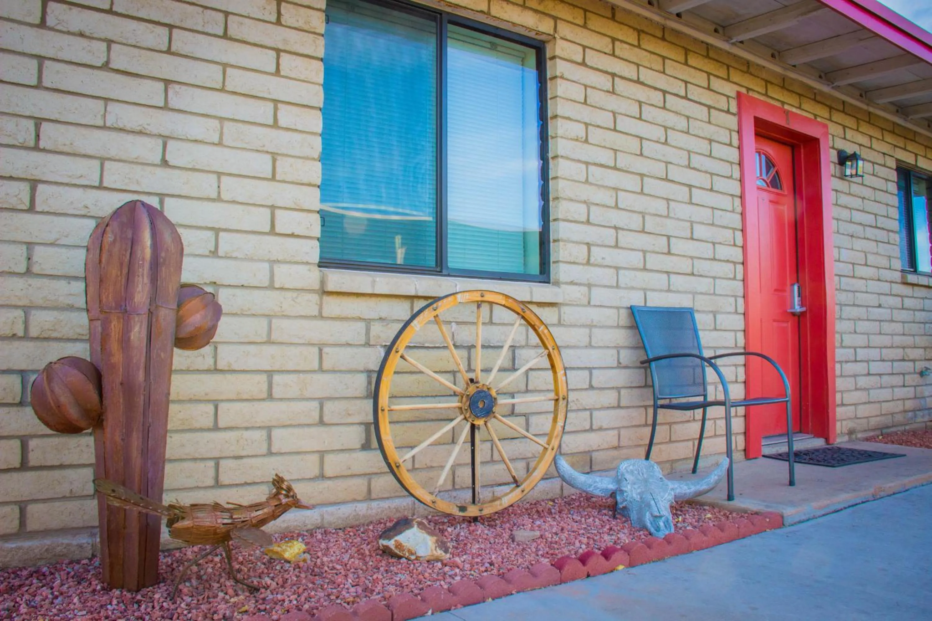 Facade/entrance in Stagecoach Suites
