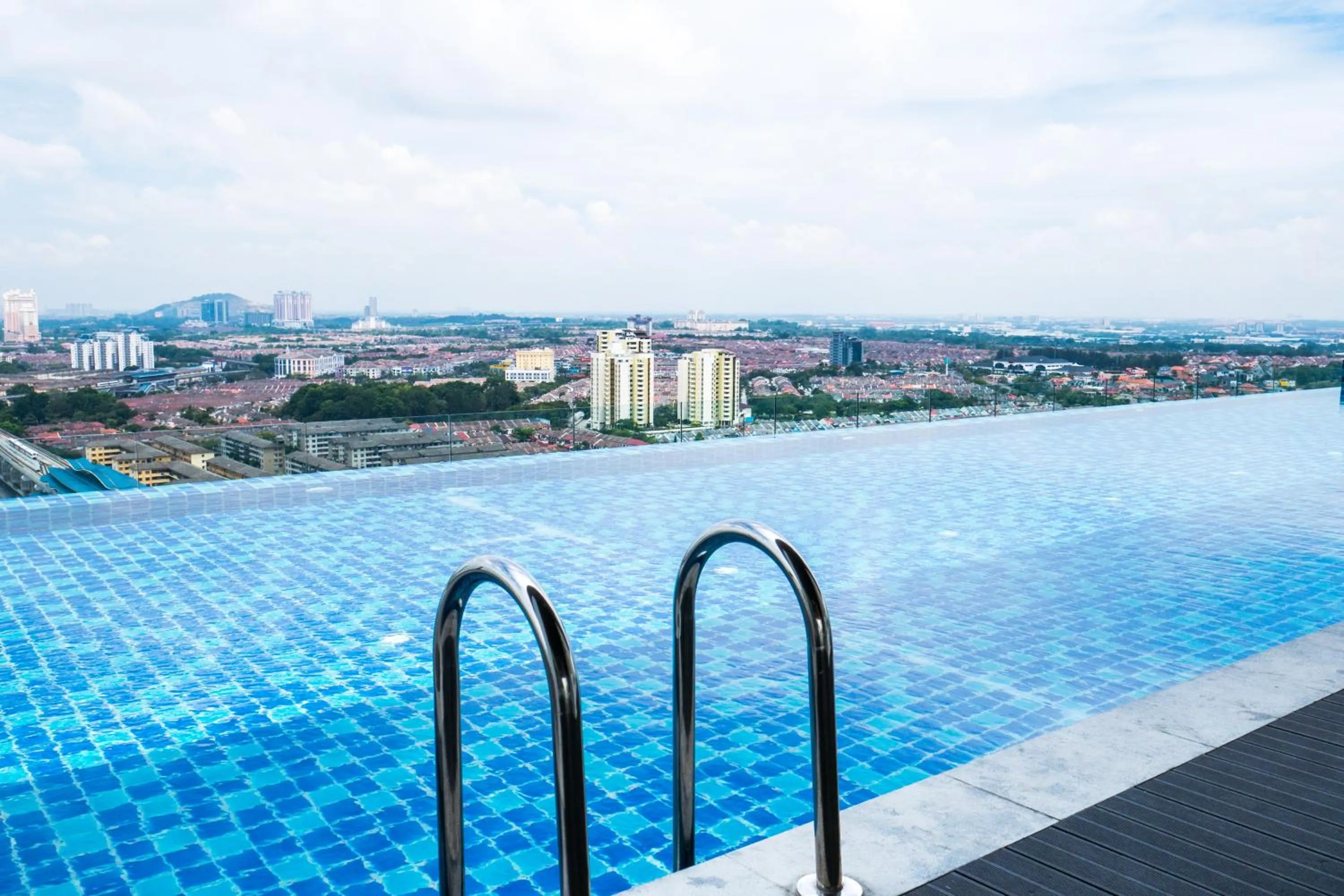 Swimming pool in Damen Subang by Widebed