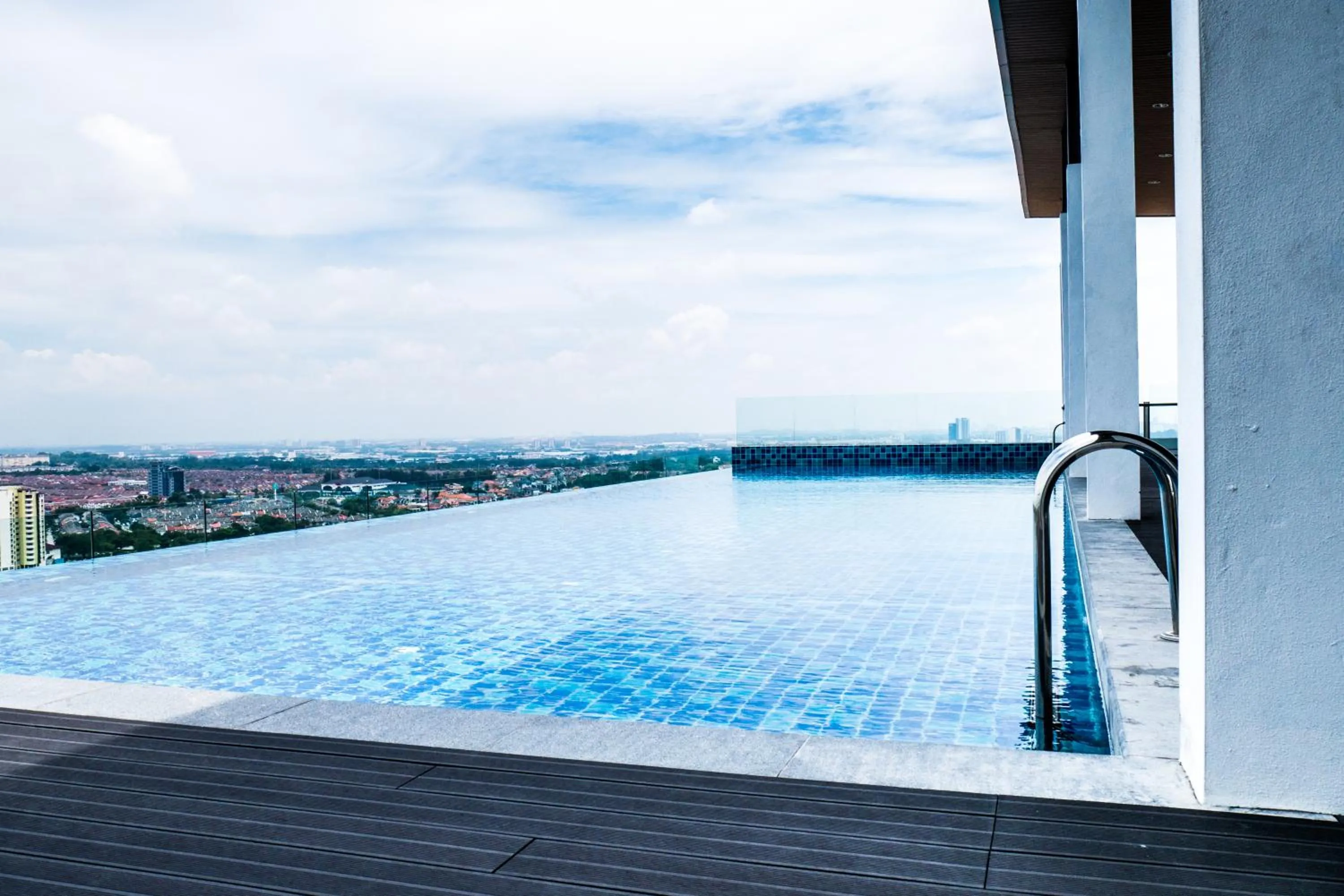 Damen Subang by Widebed