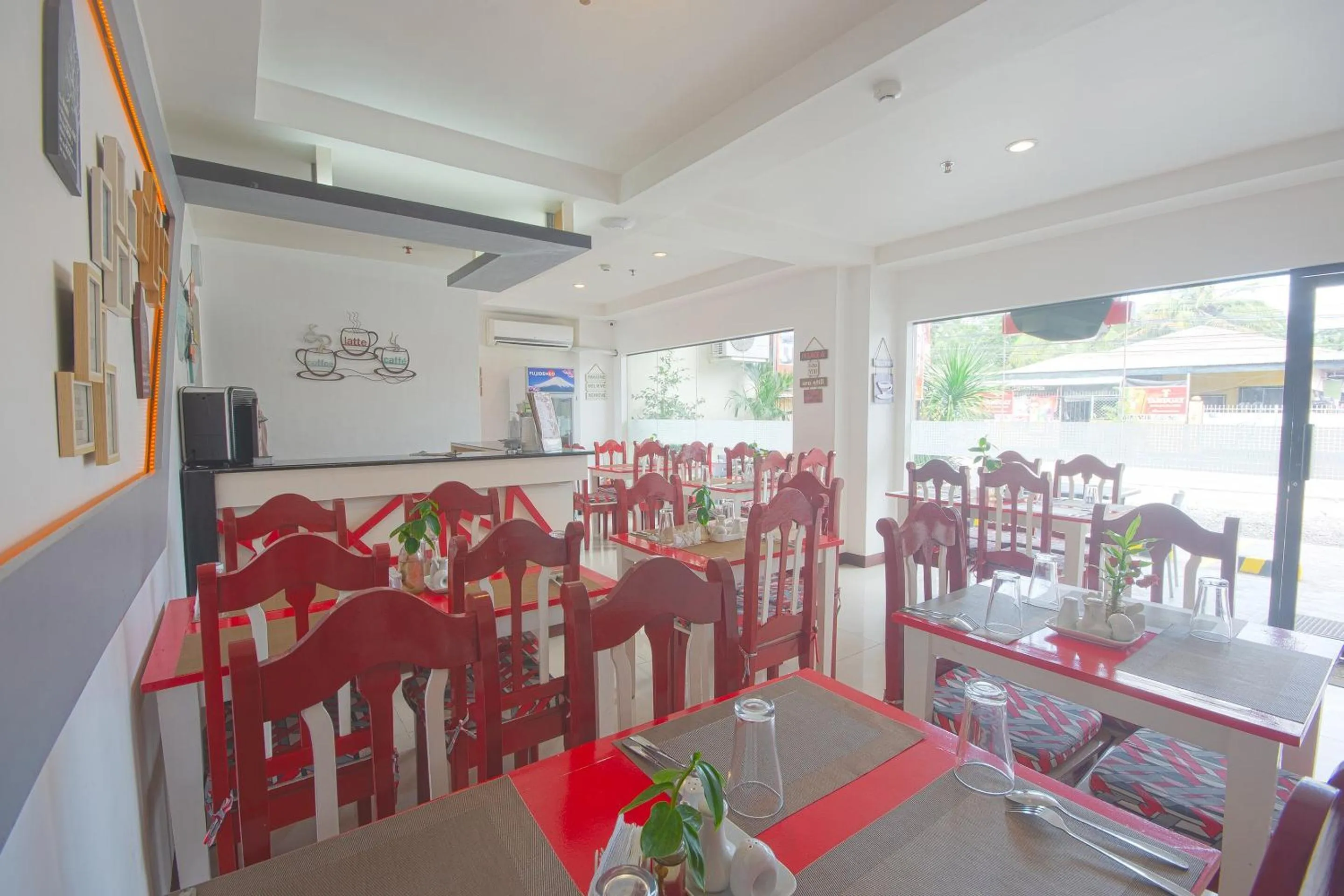 Restaurant/places to eat in OYO 567 Blue Horizon Hostel
