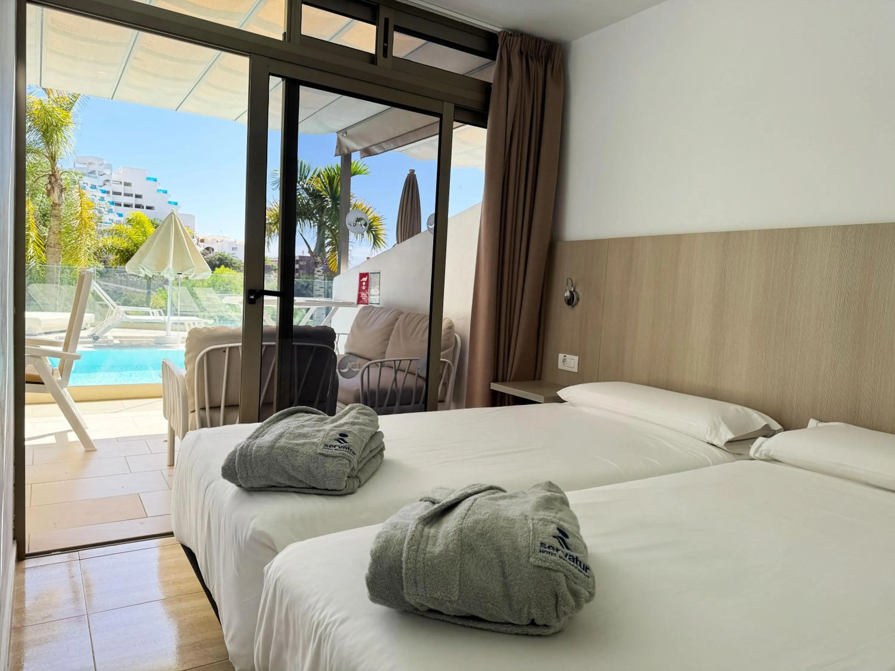 Photo of the whole room, Bed in Servatur Altamar