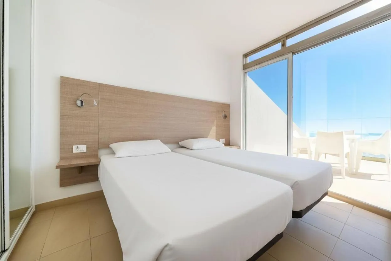 Photo of the whole room, Bed in Servatur Altamar