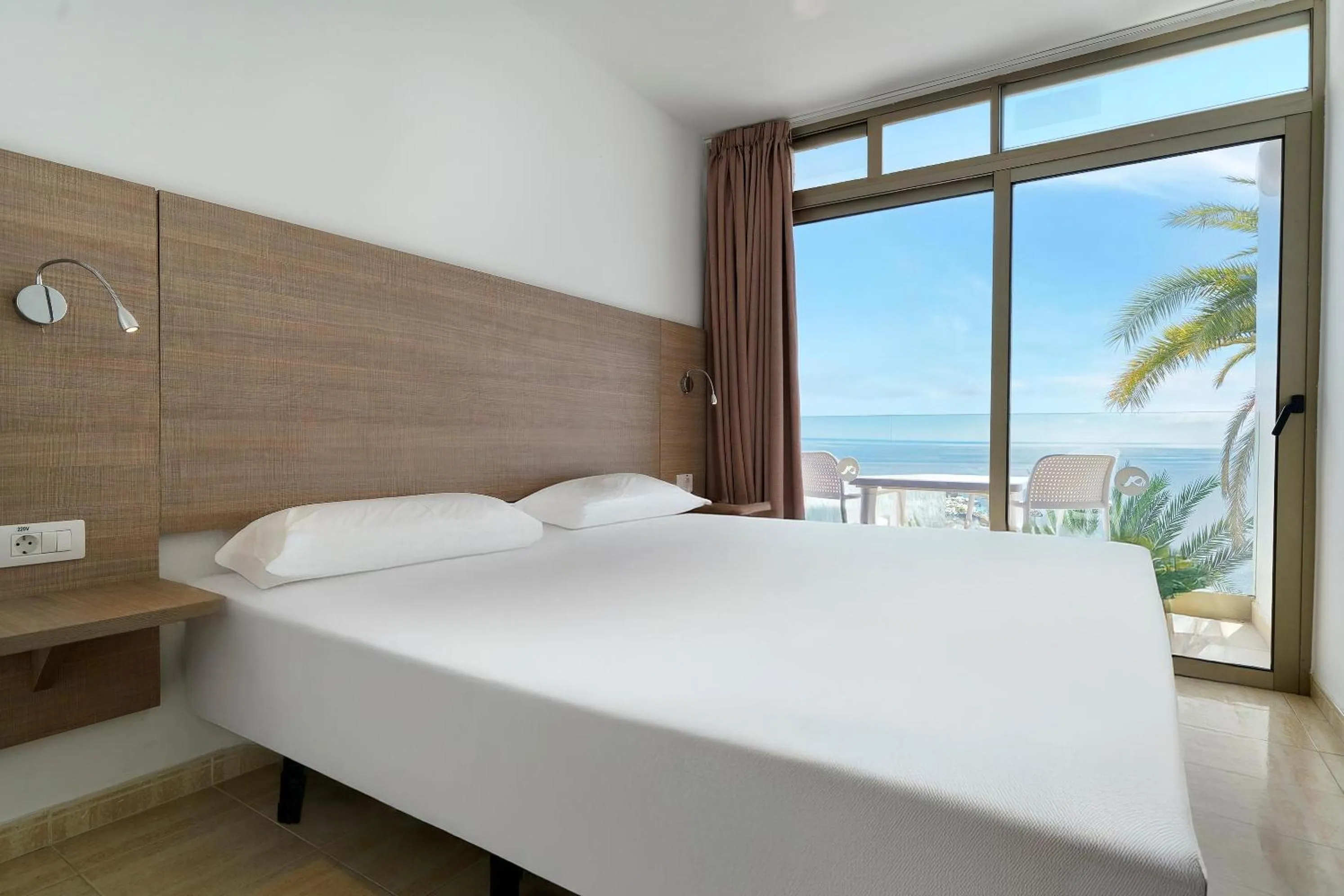 Photo of the whole room, Bed in Servatur Altamar