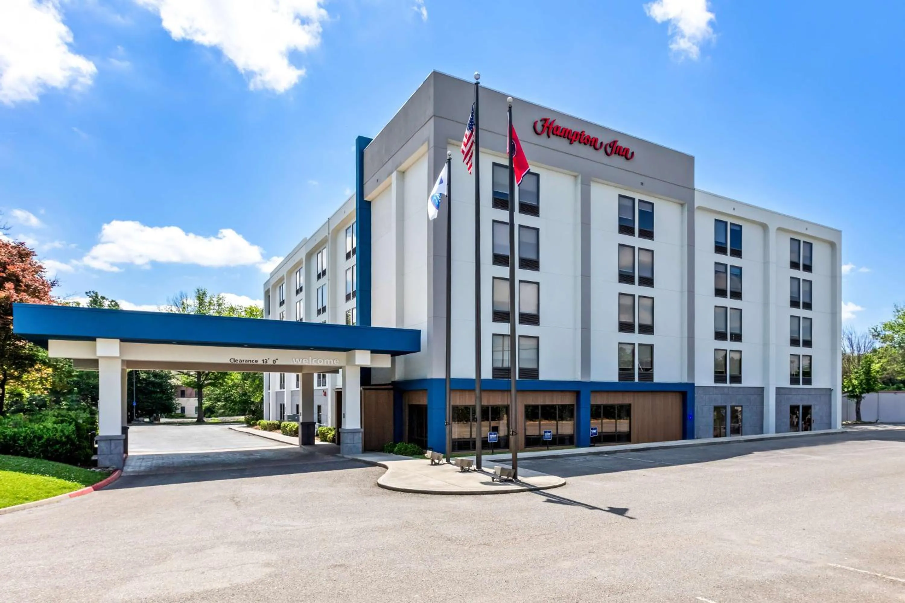 Property building in Hampton Inn Knoxville-Airport