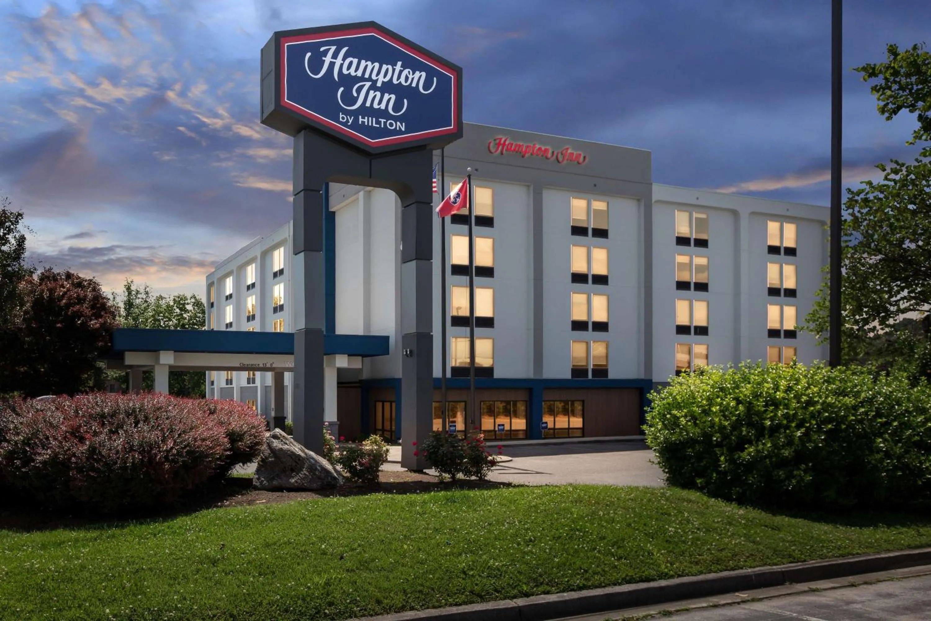 Property building in Hampton Inn Knoxville-Airport