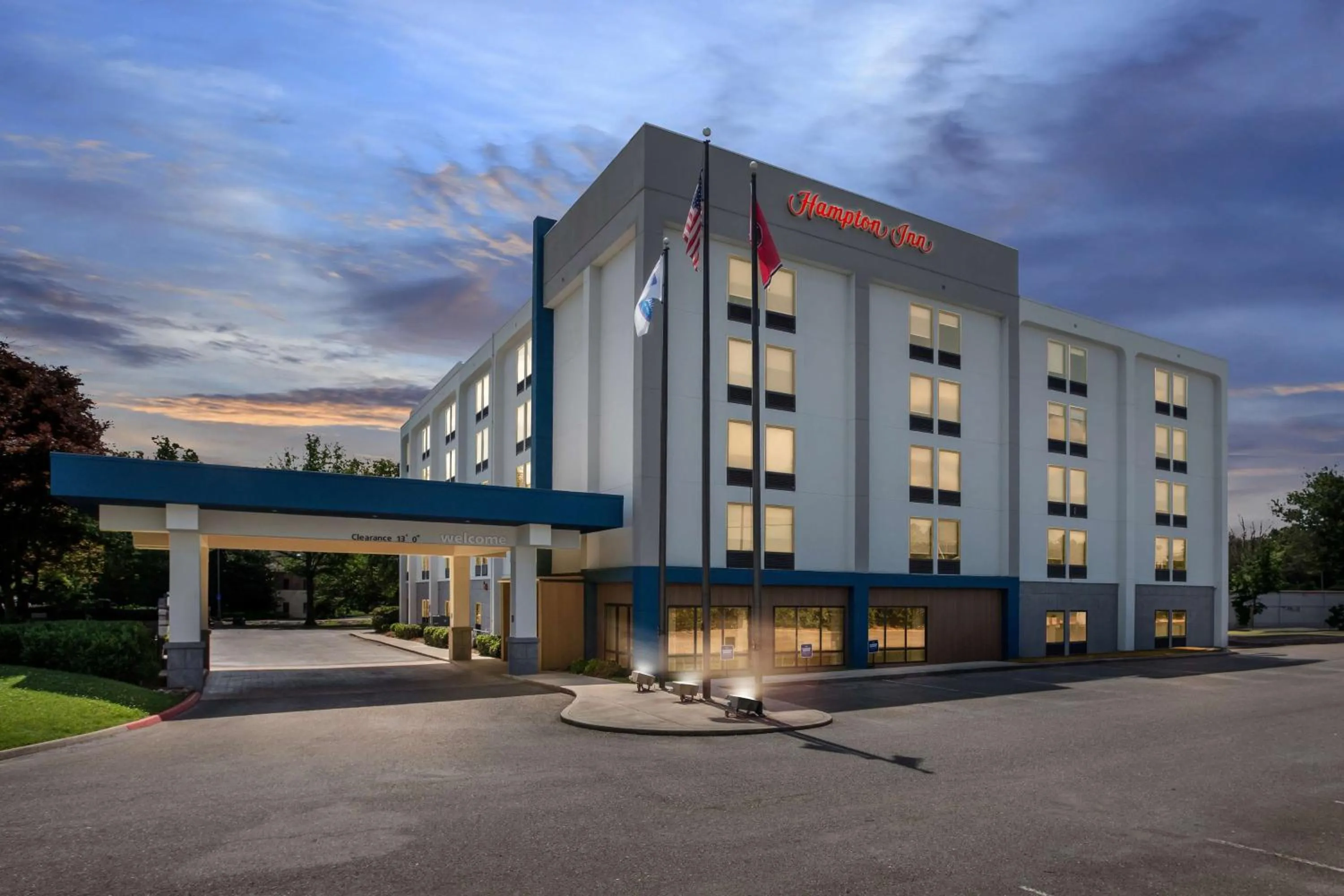 Property building in Hampton Inn Knoxville-Airport