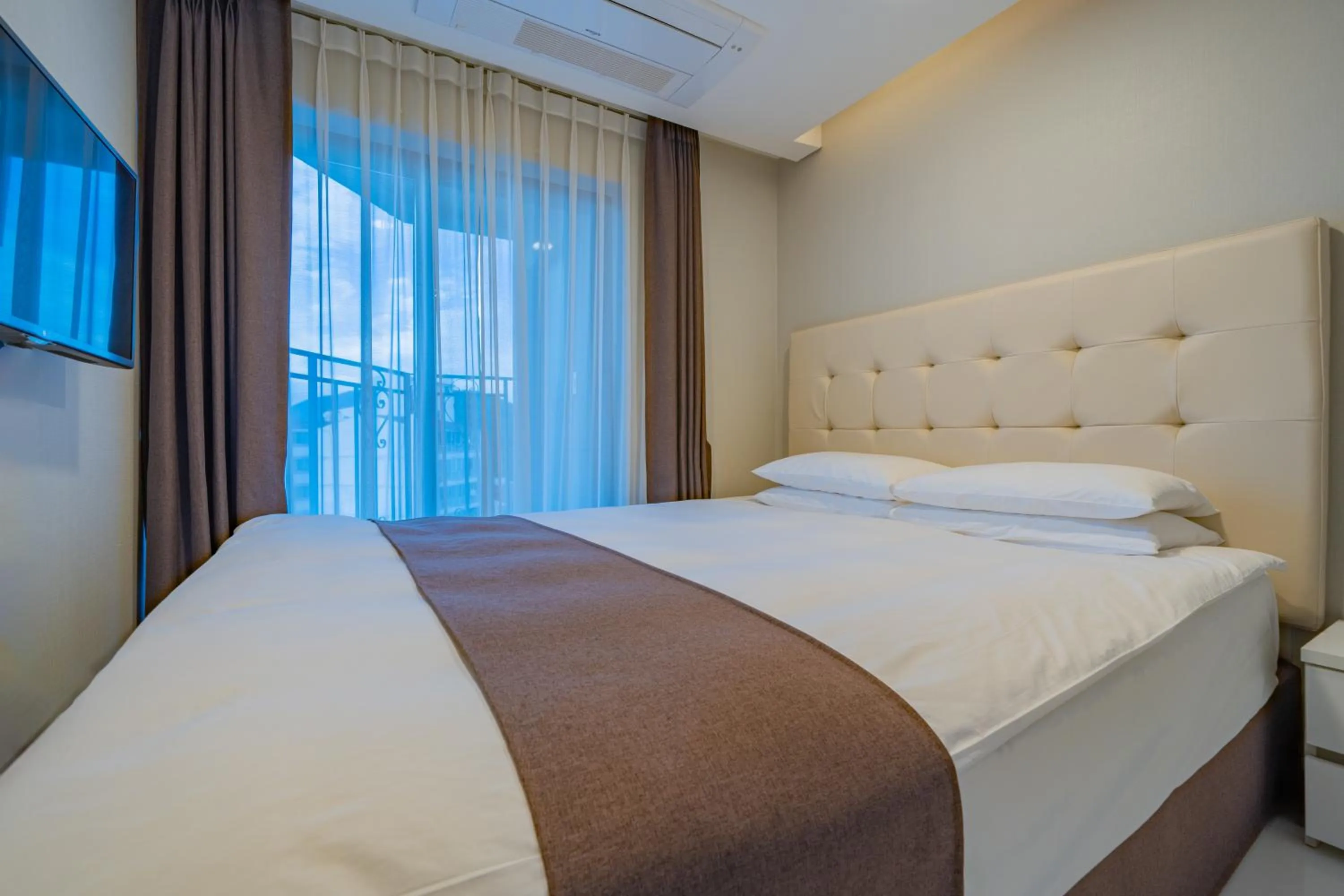 Bedroom, Bed in Hotel Stayon