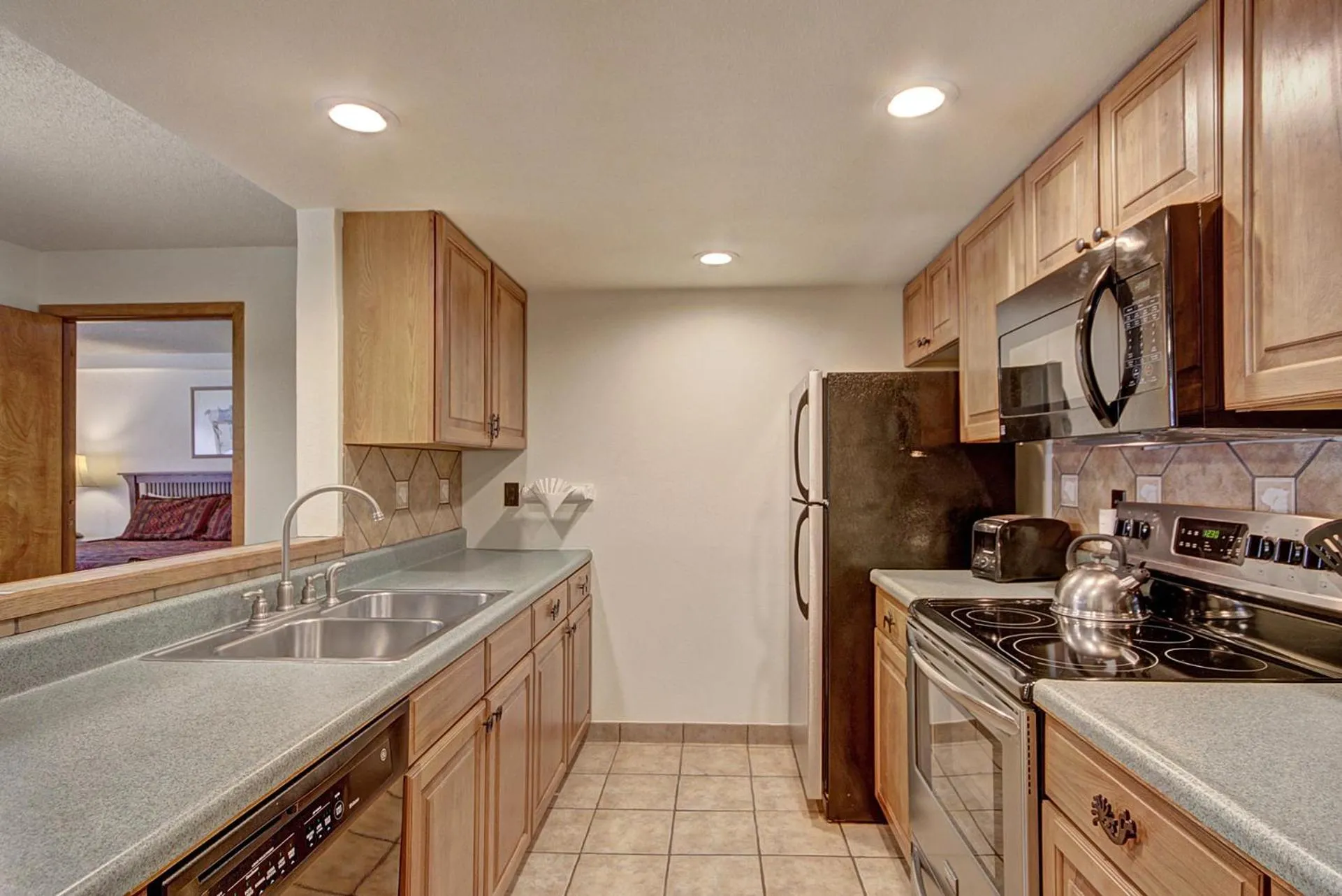 Kitchen or kitchenette in VS643 Square Condo