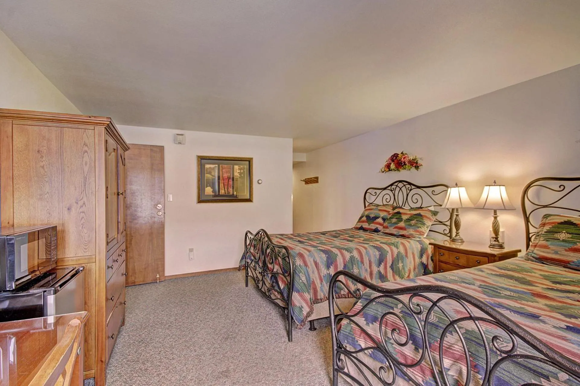 Bedroom, Bed in VS643 Square Condo