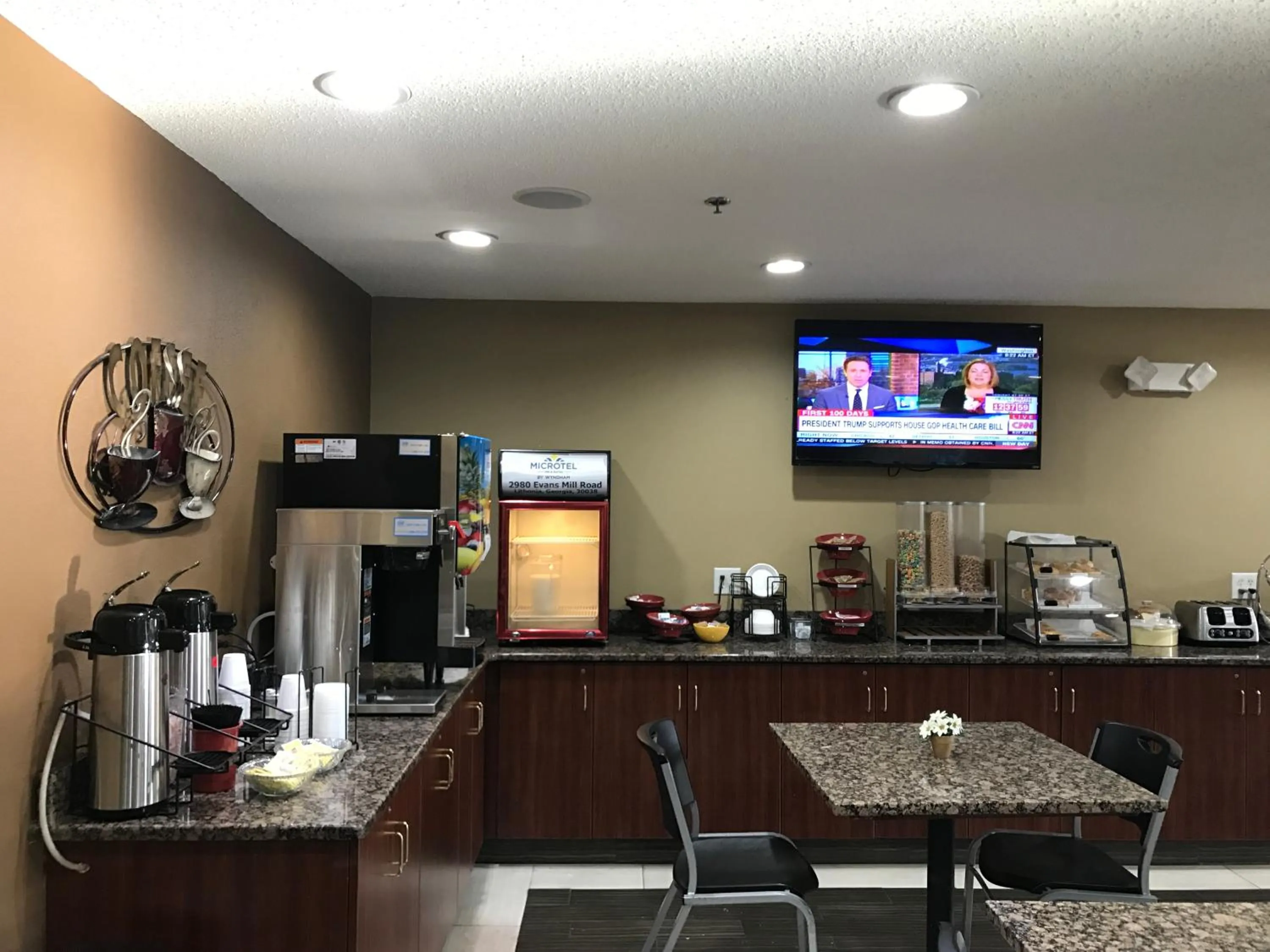 Continental breakfast in Microtel Inn & Suites by Wyndham Lithonia/Stone Mountain
