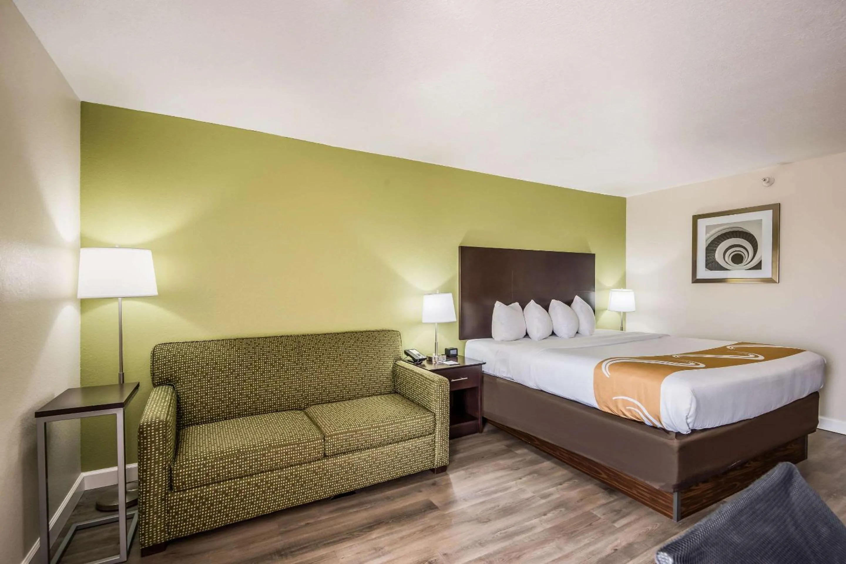 Bedroom, Bed in Quality Inn & Suites Quincy - Downtown