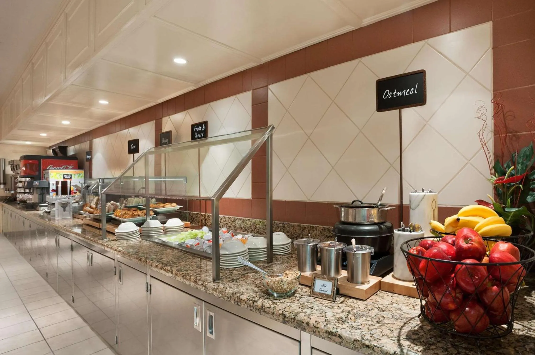 Dining area in Embassy Suites by Hilton Las Vegas