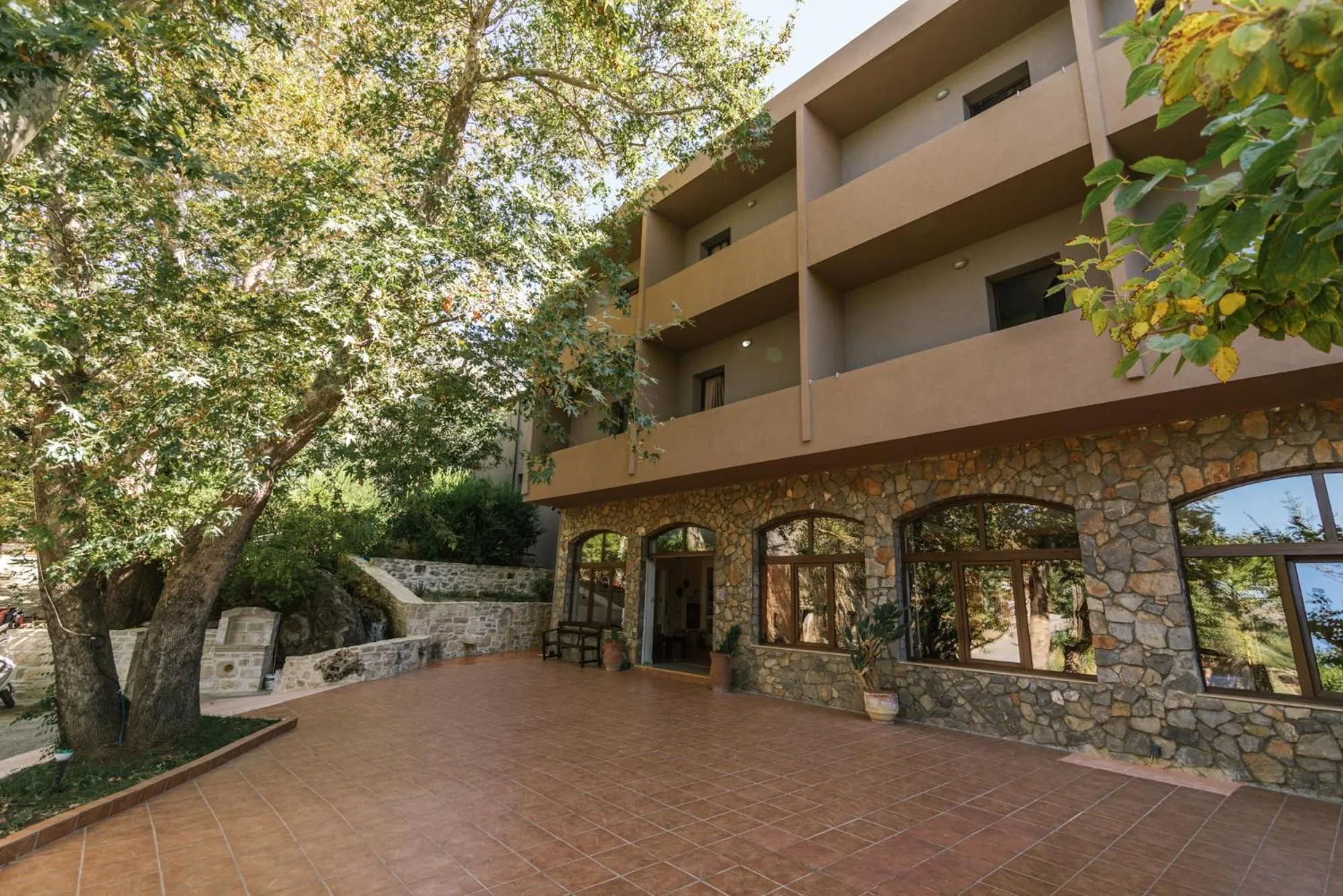 Property building in Idi Hotel