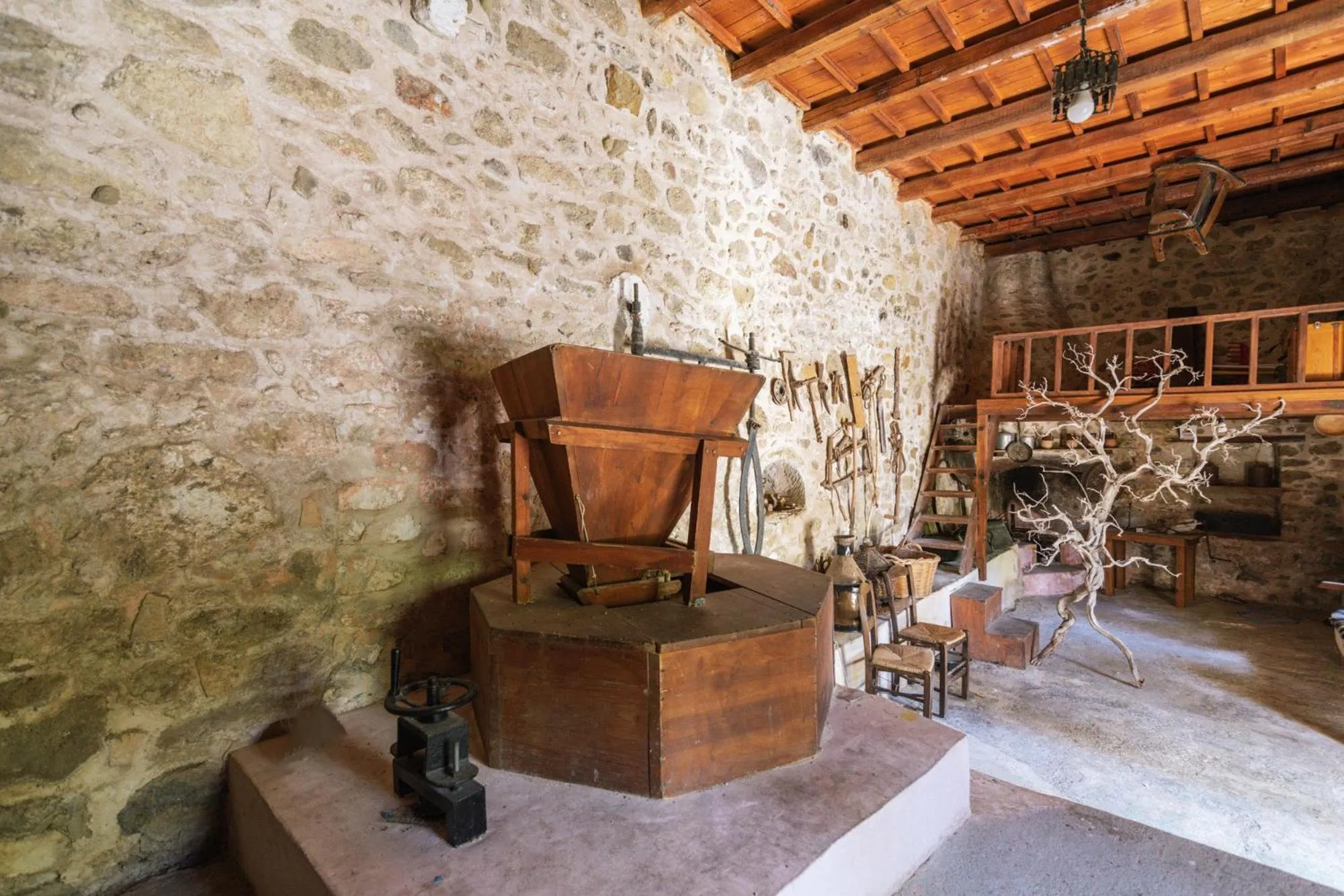 Property building in Idi Hotel