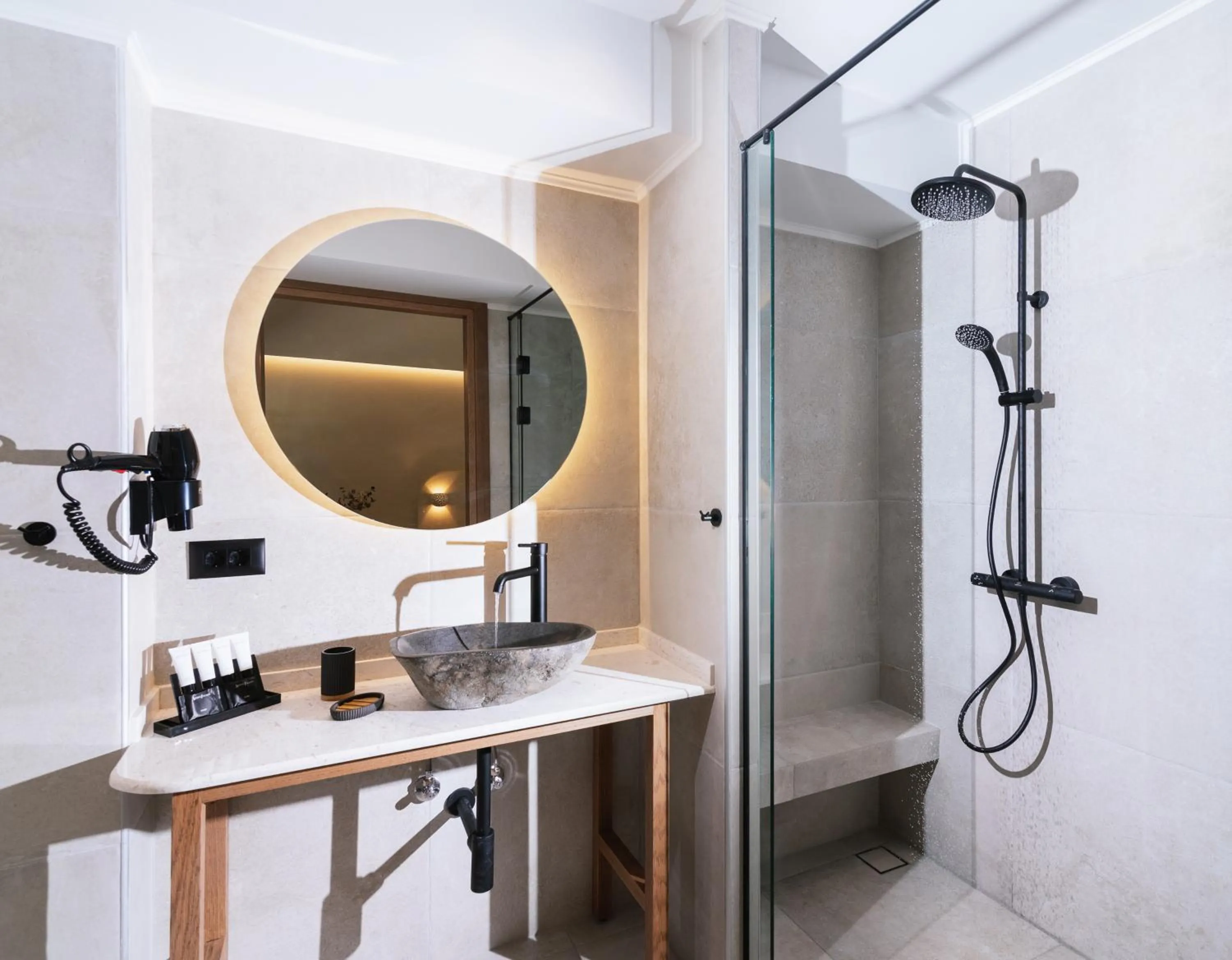 Bathroom in Idi Hotel