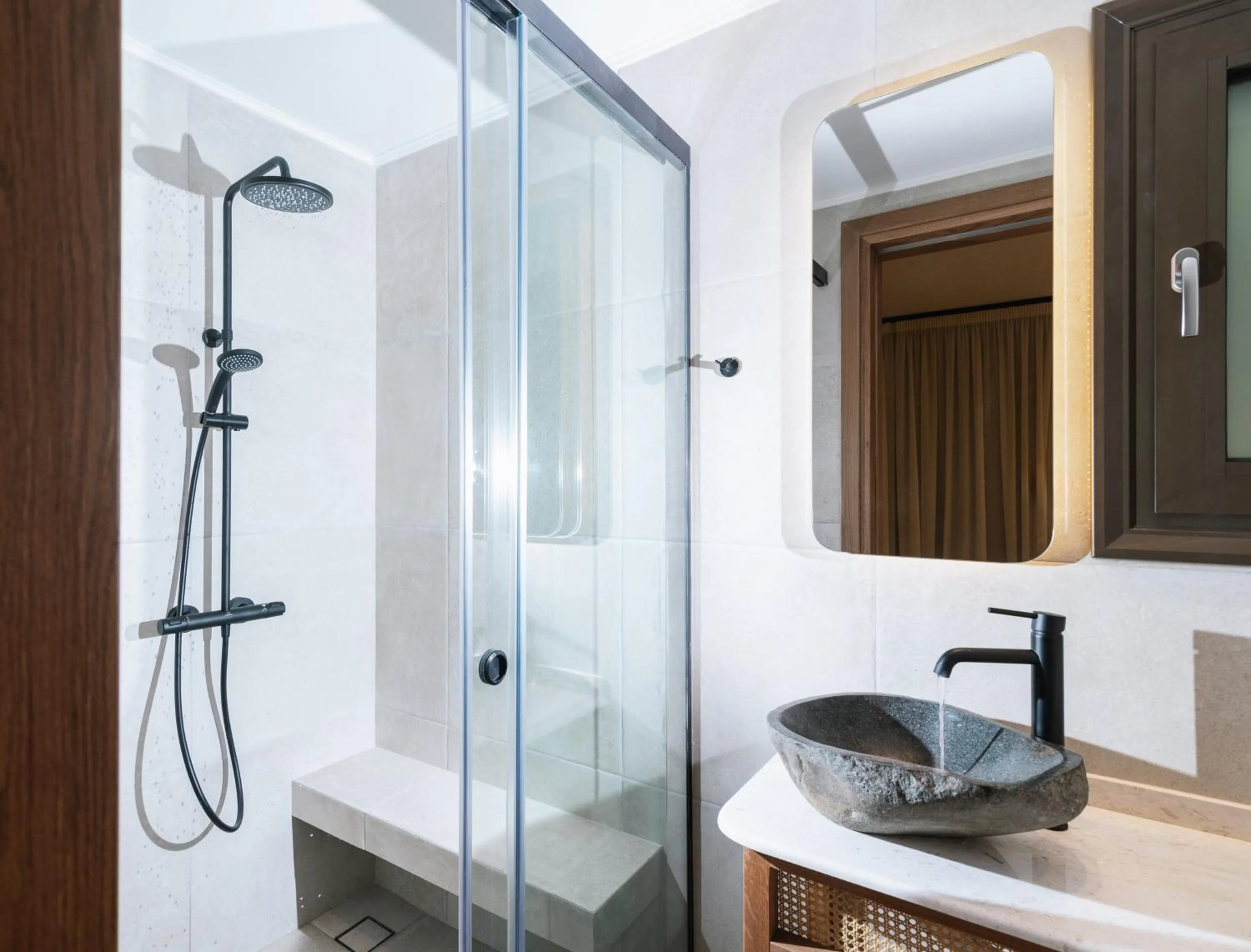 Bathroom in Idi Hotel