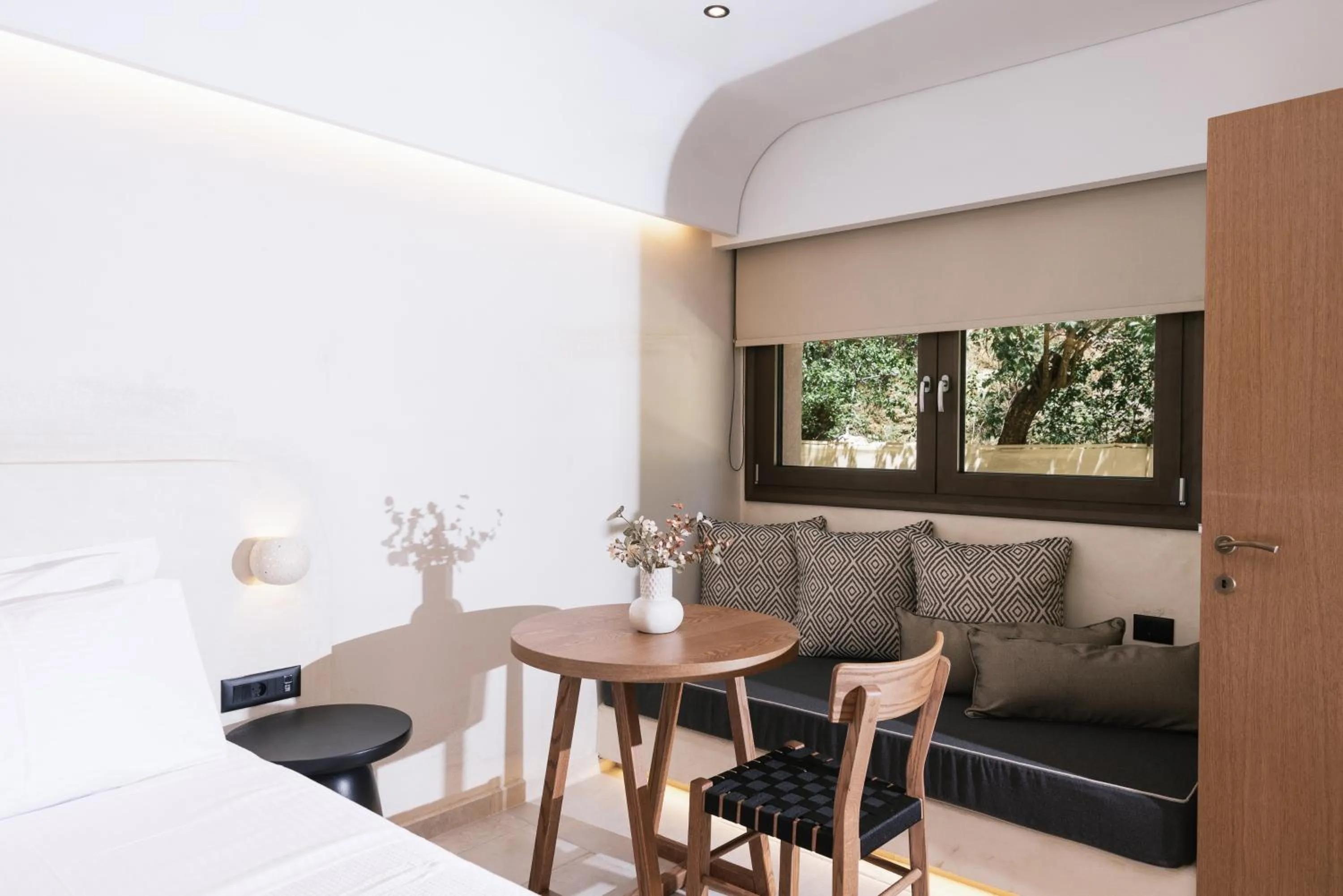 Seating area in Idi Hotel