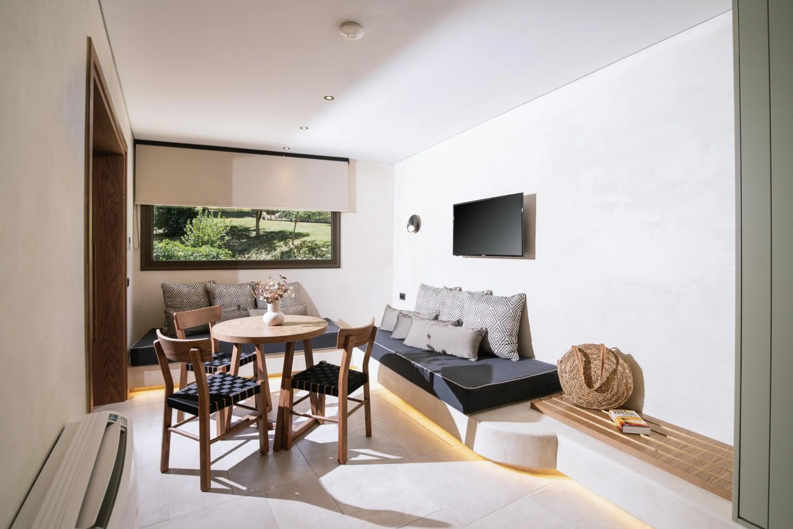 Living room in Idi Hotel