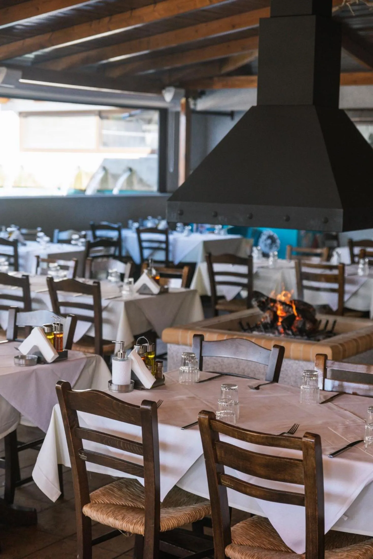 Restaurant/places to eat in Idi Hotel