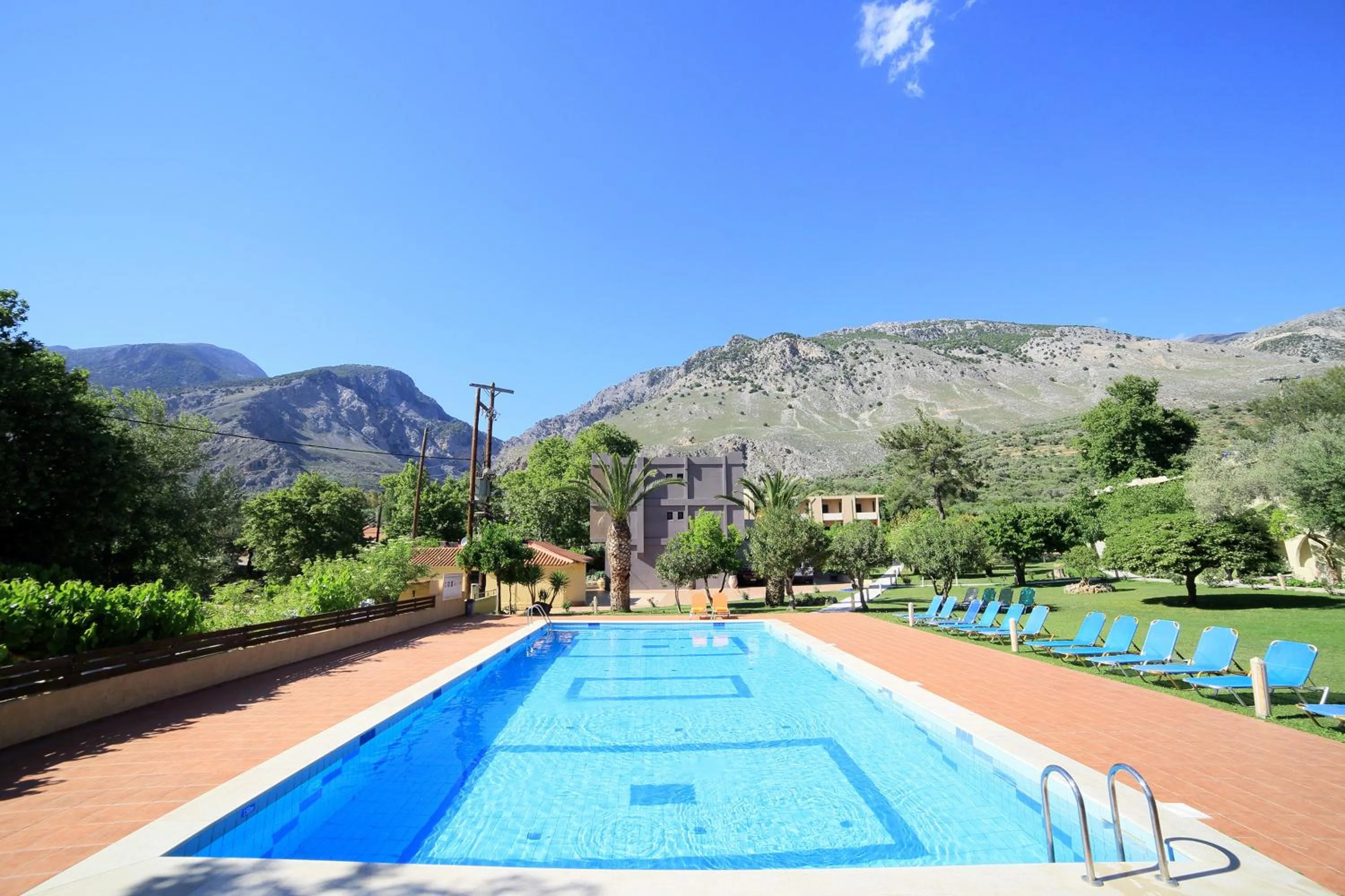 Pool view in Idi Hotel