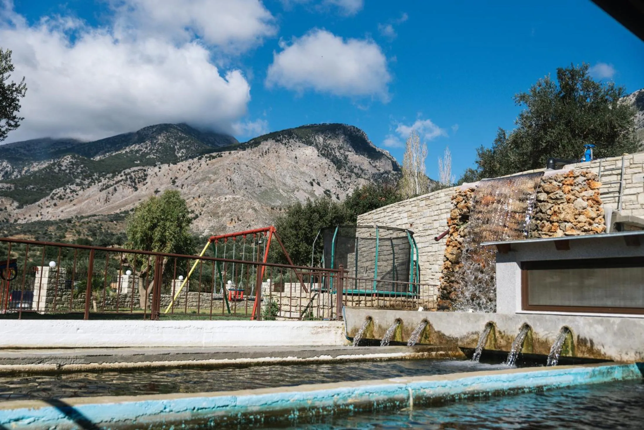 Property building in Idi Hotel