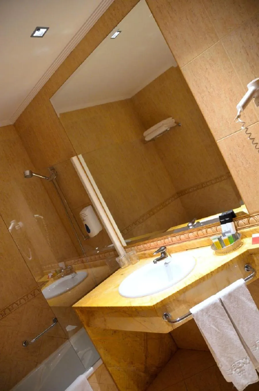 Bathroom in Hotel Villa de Benavente