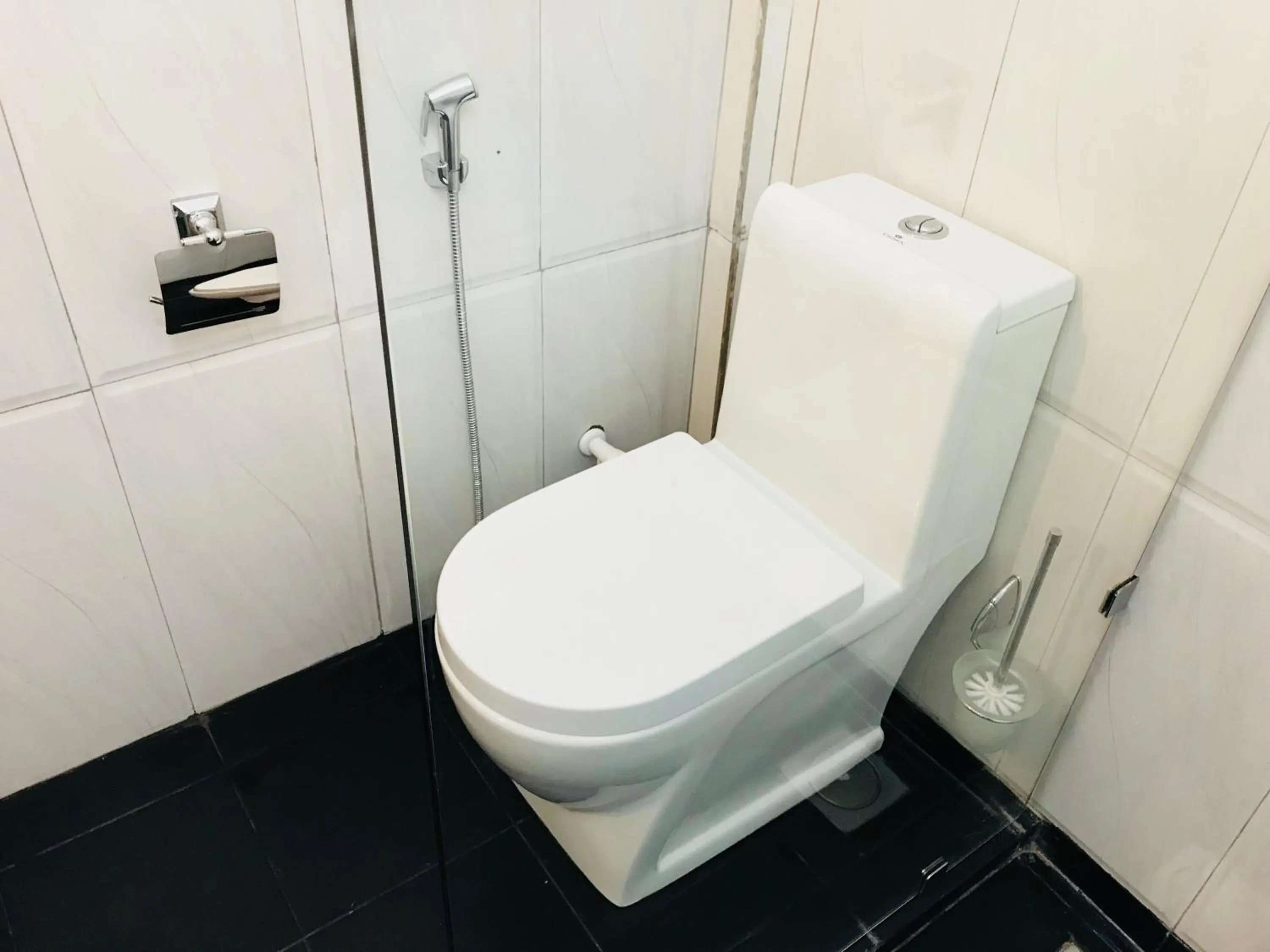 Bathroom in Sigiriya Rock Hide