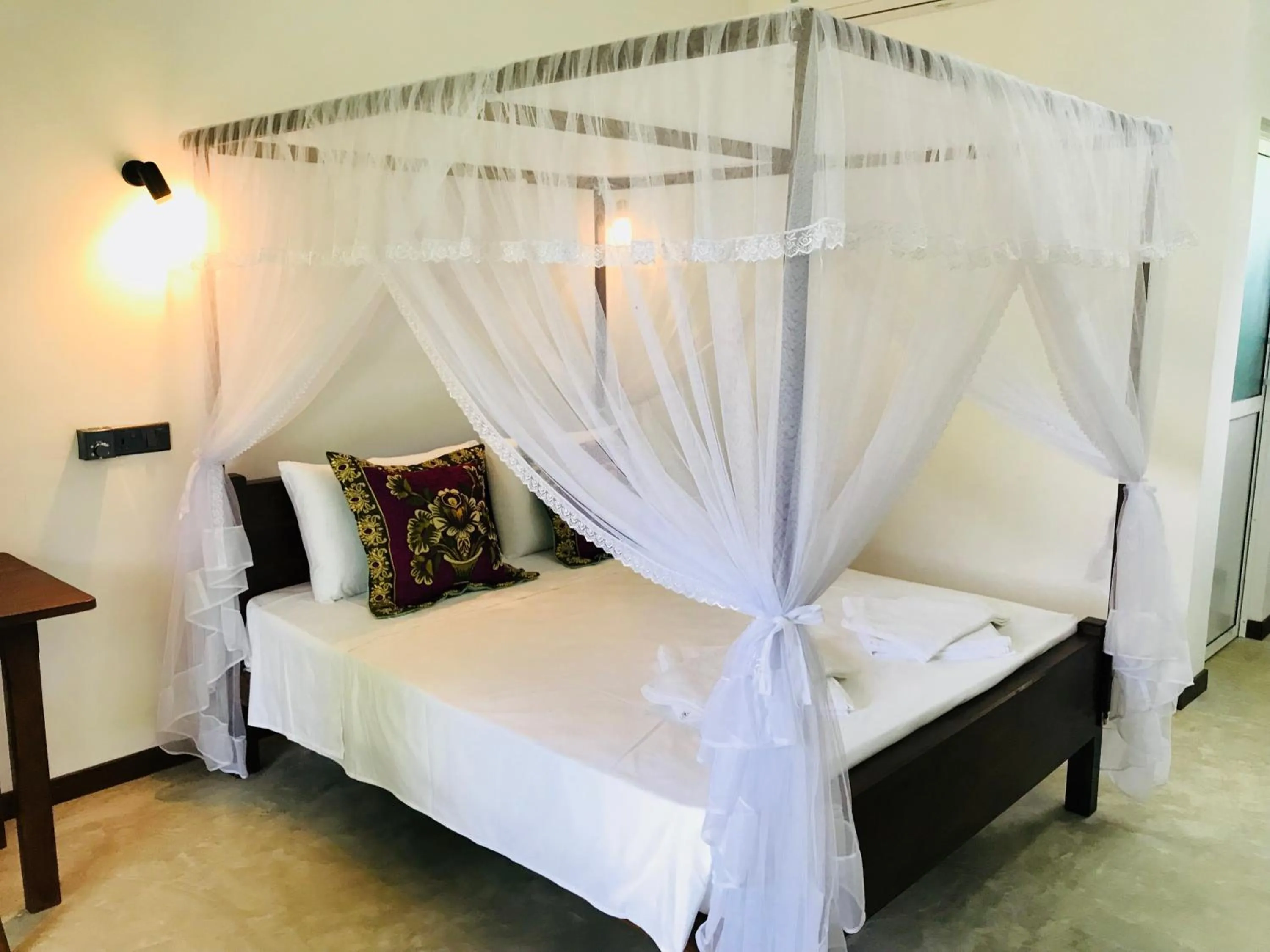 Bedroom, Bed in Sigiriya Rock Hide
