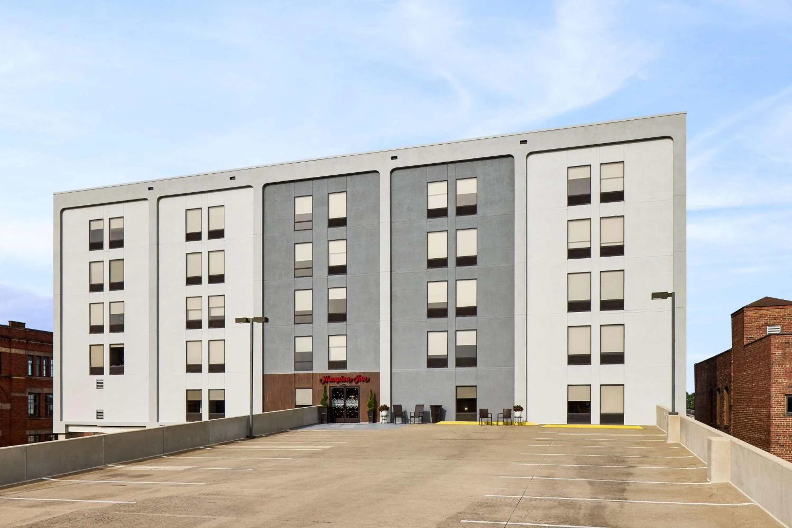 Property building in Hampton Inn Massillon