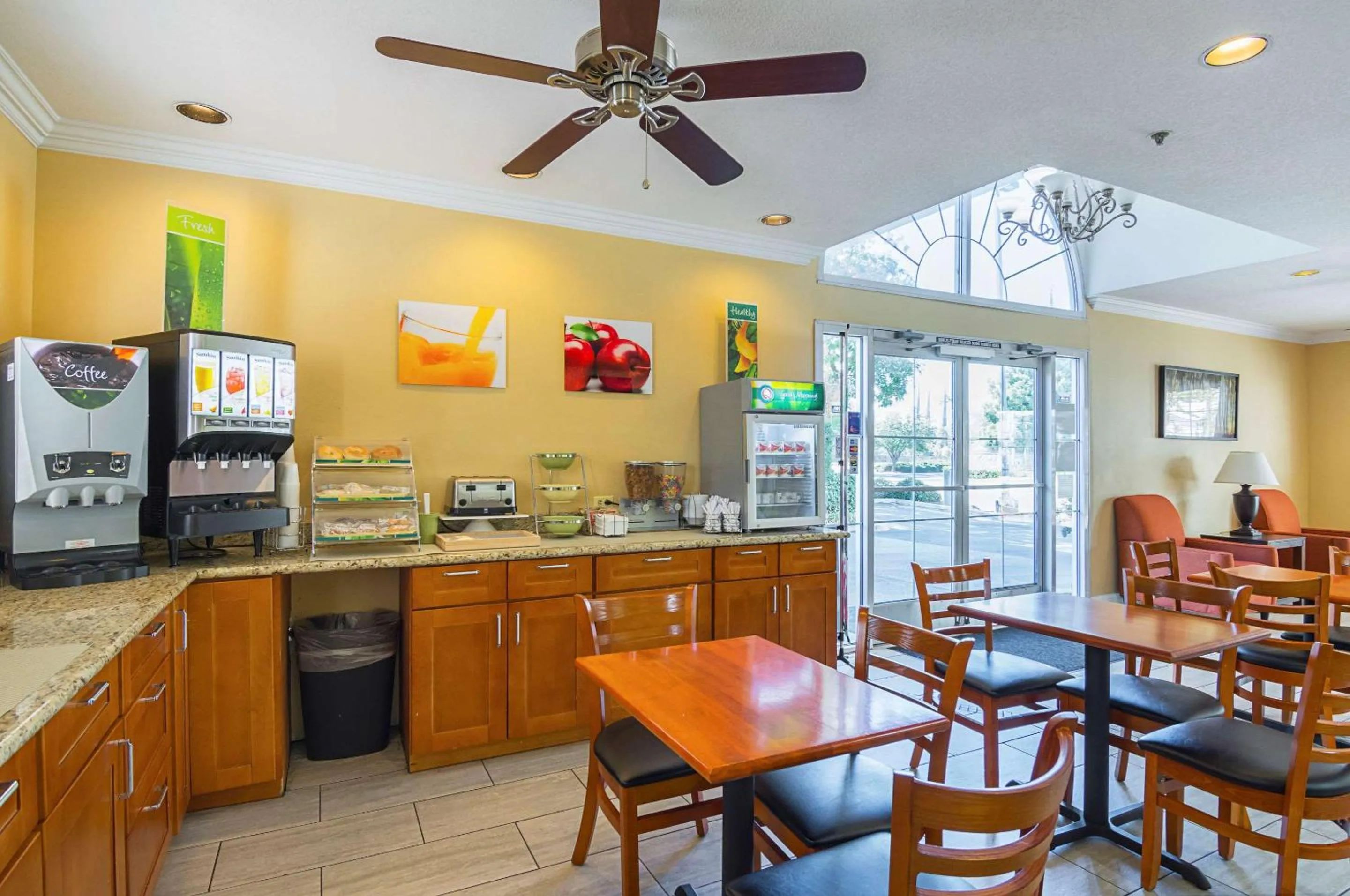 Restaurant/places to eat in Quality Inn Fresno Yosemite Airport