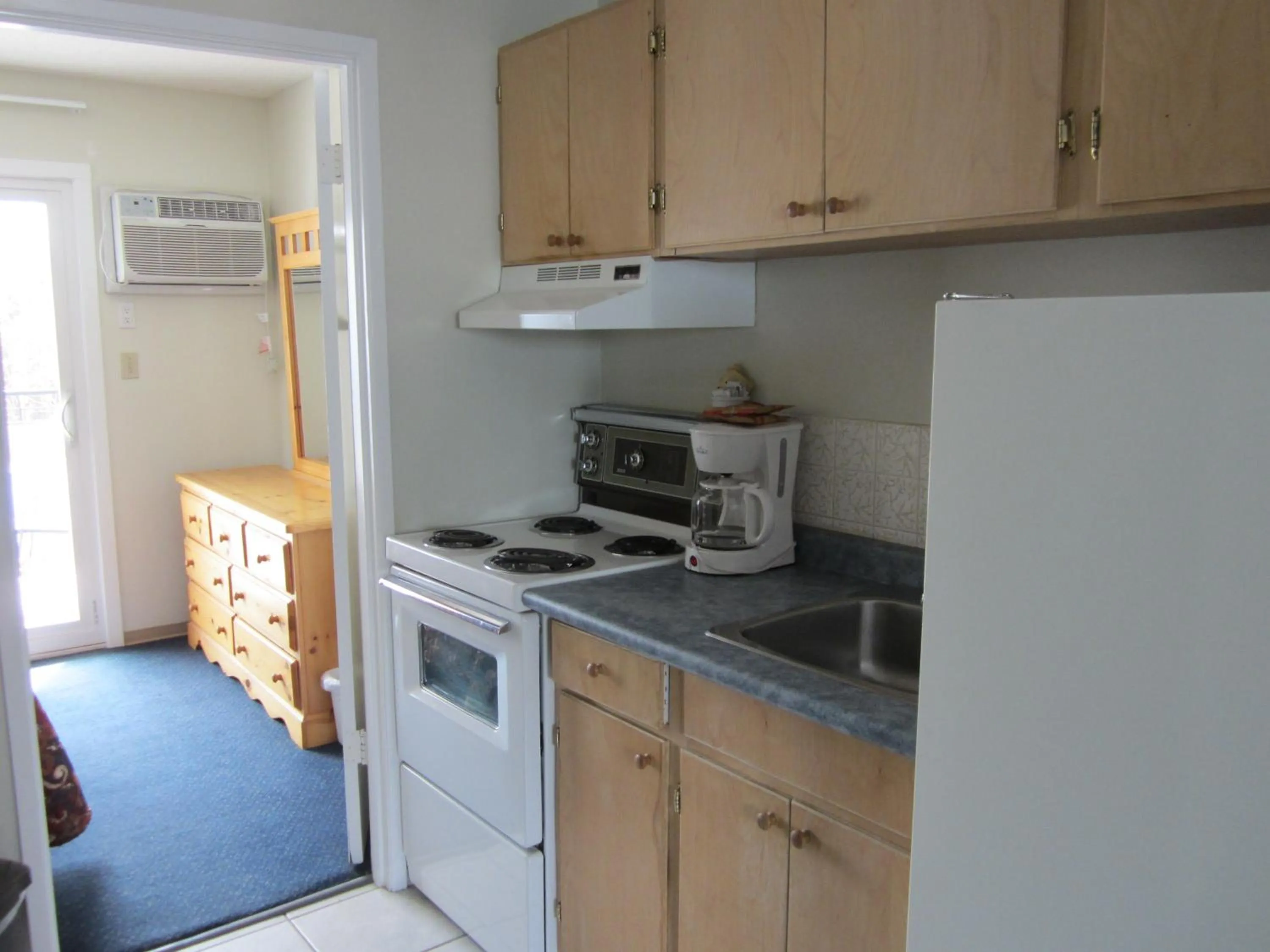 Kitchen or kitchenette in Schell Motel