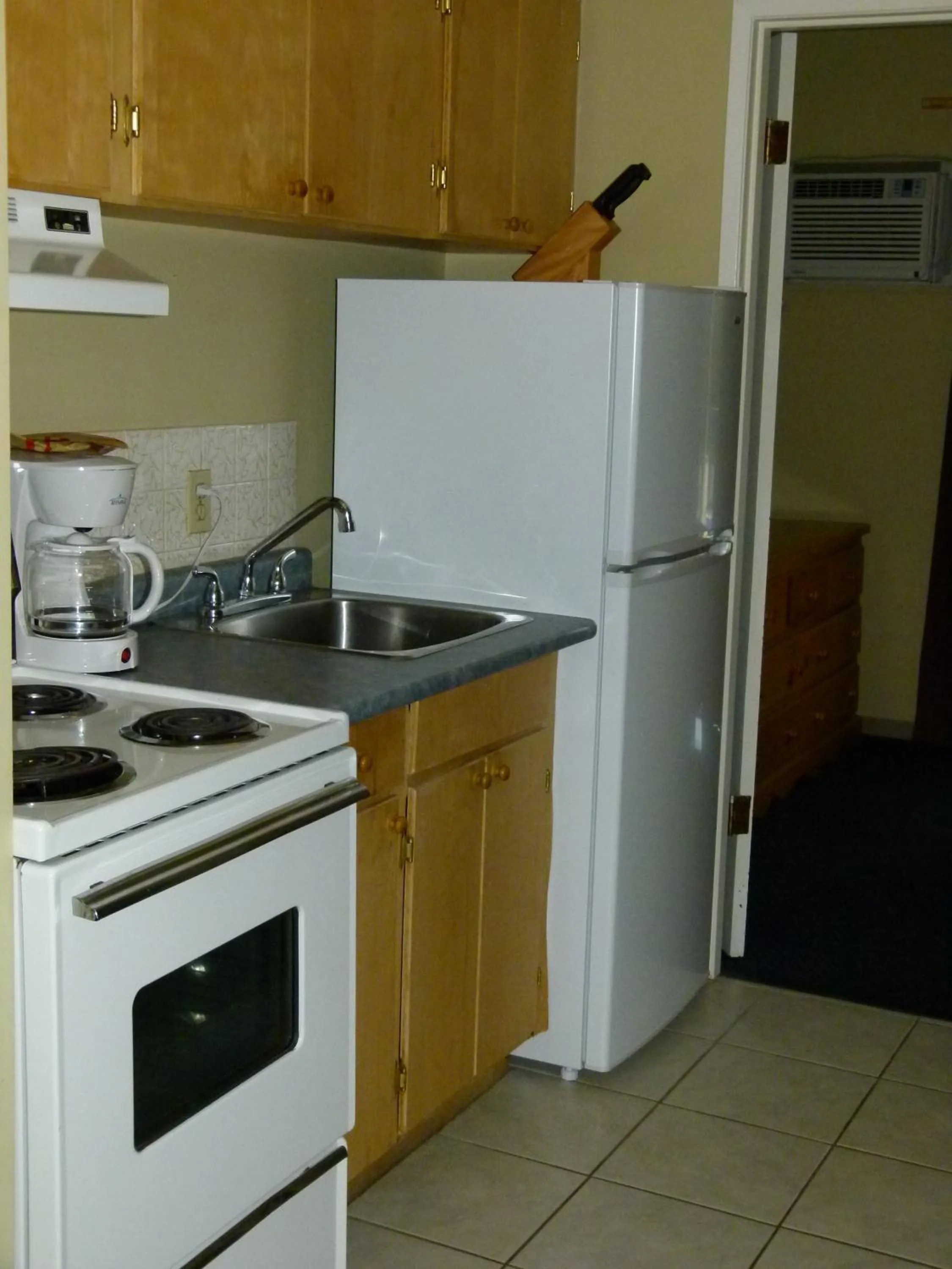 Kitchen or kitchenette in Schell Motel
