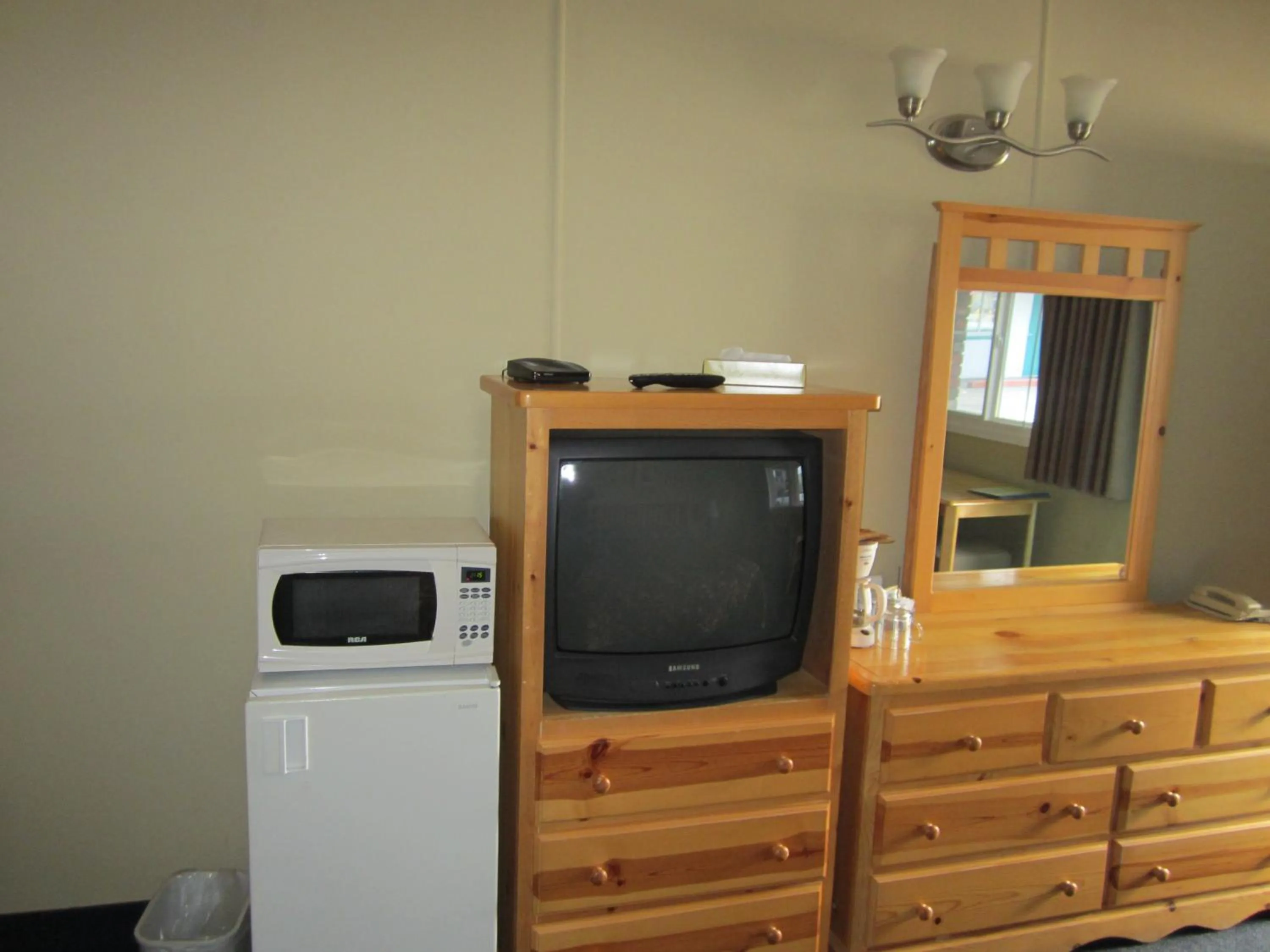 Bedroom in Schell Motel