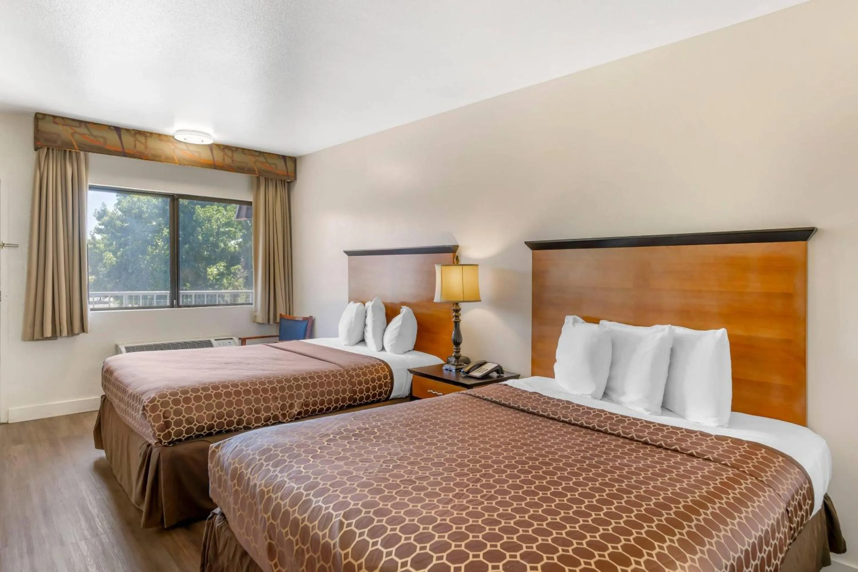 Bedroom, Bed in Rodeway Inn at Nevada State Capitol