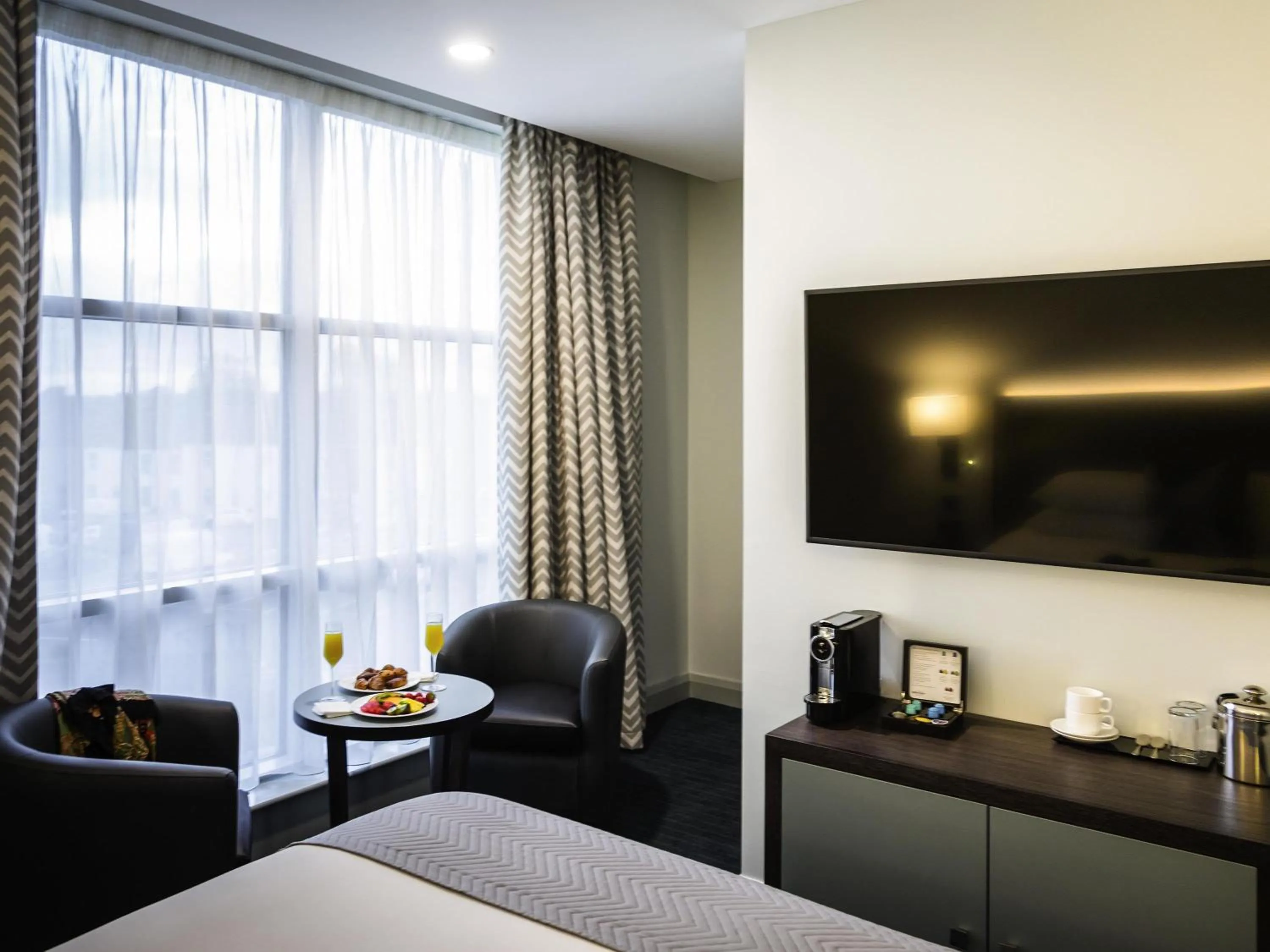 Bedroom, Bed in Mercure Bridgwater