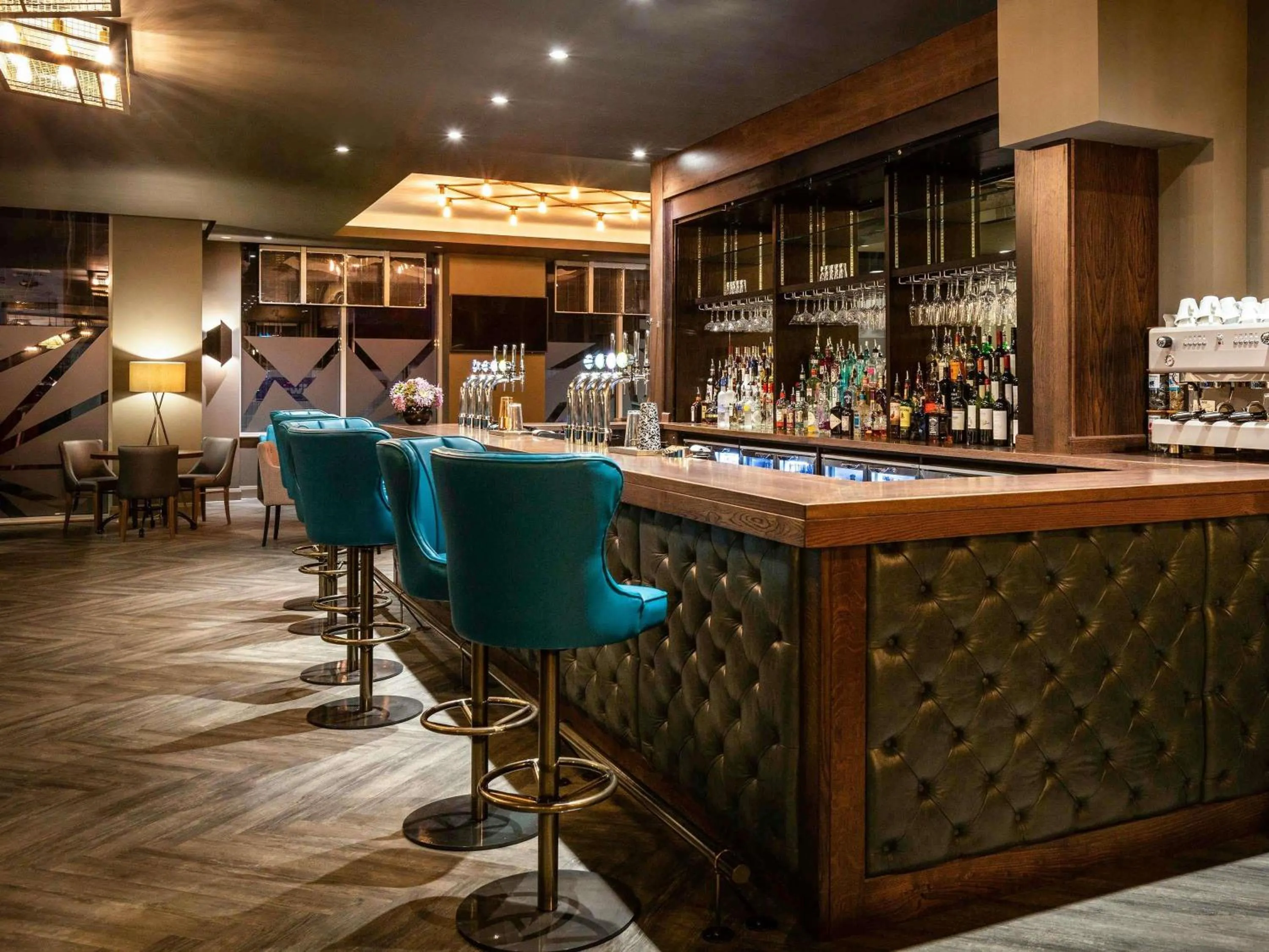 Lounge or bar in Mercure Bridgwater