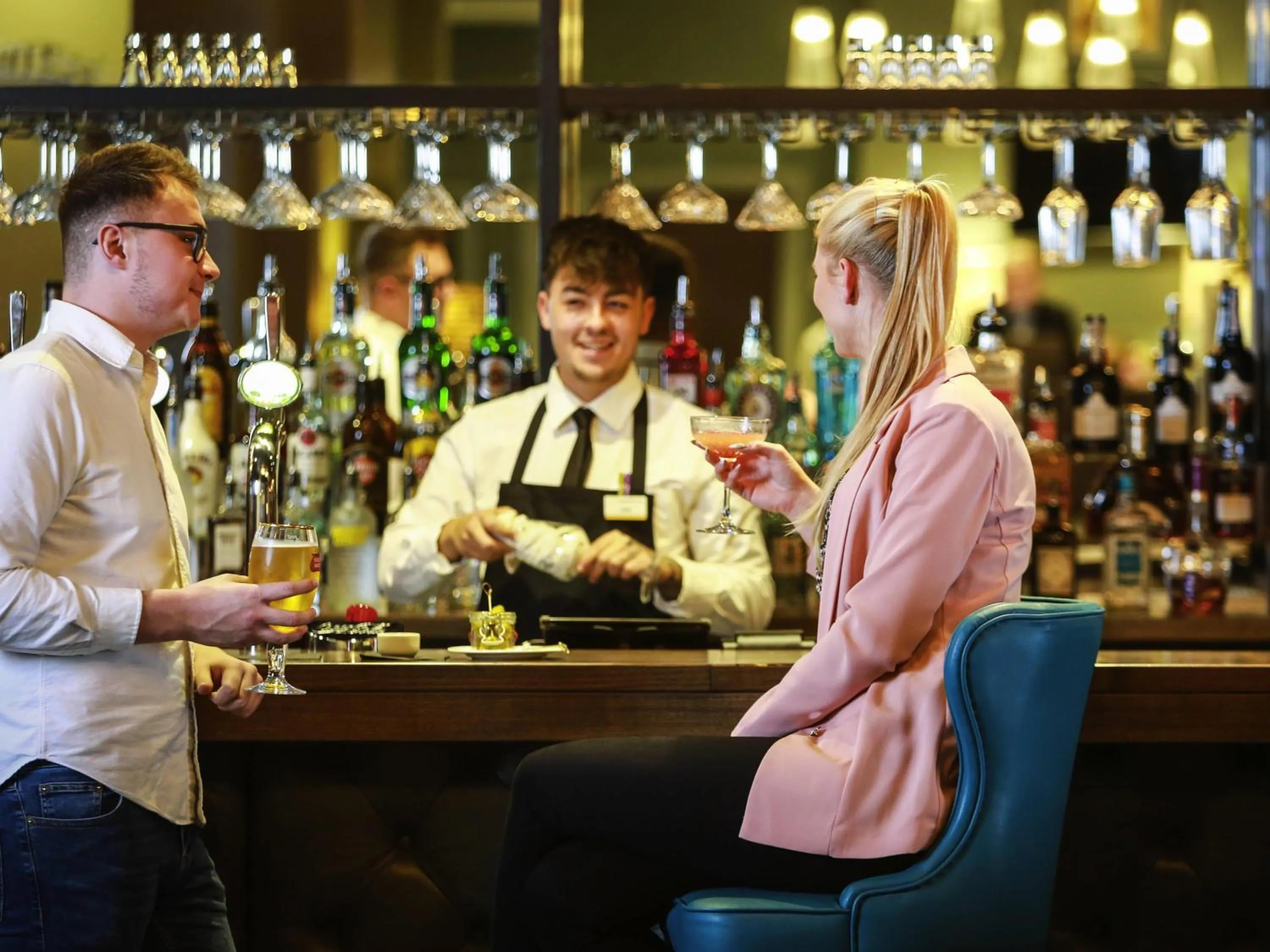 Lounge or bar in Mercure Bridgwater