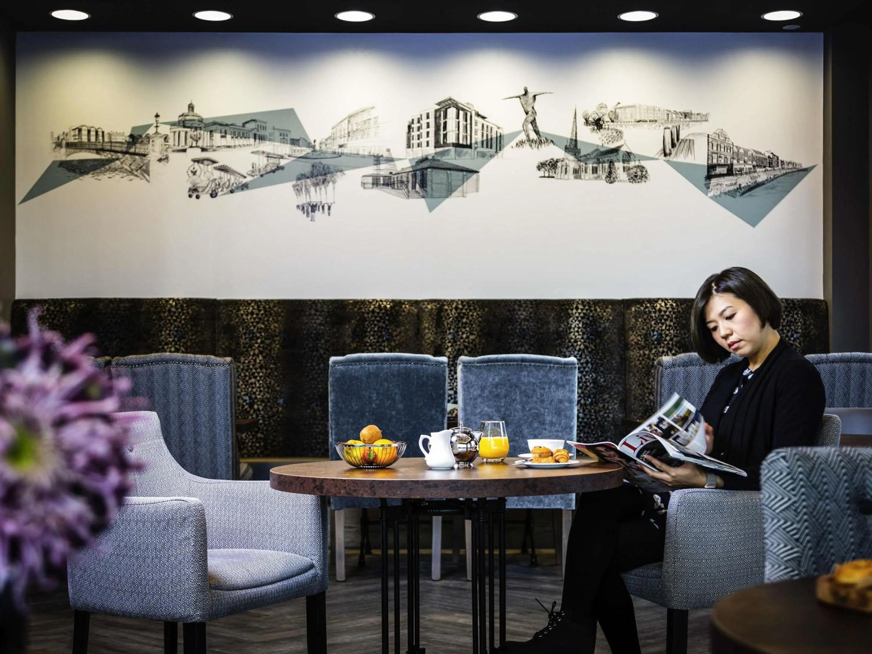 Lounge or bar in Mercure Bridgwater