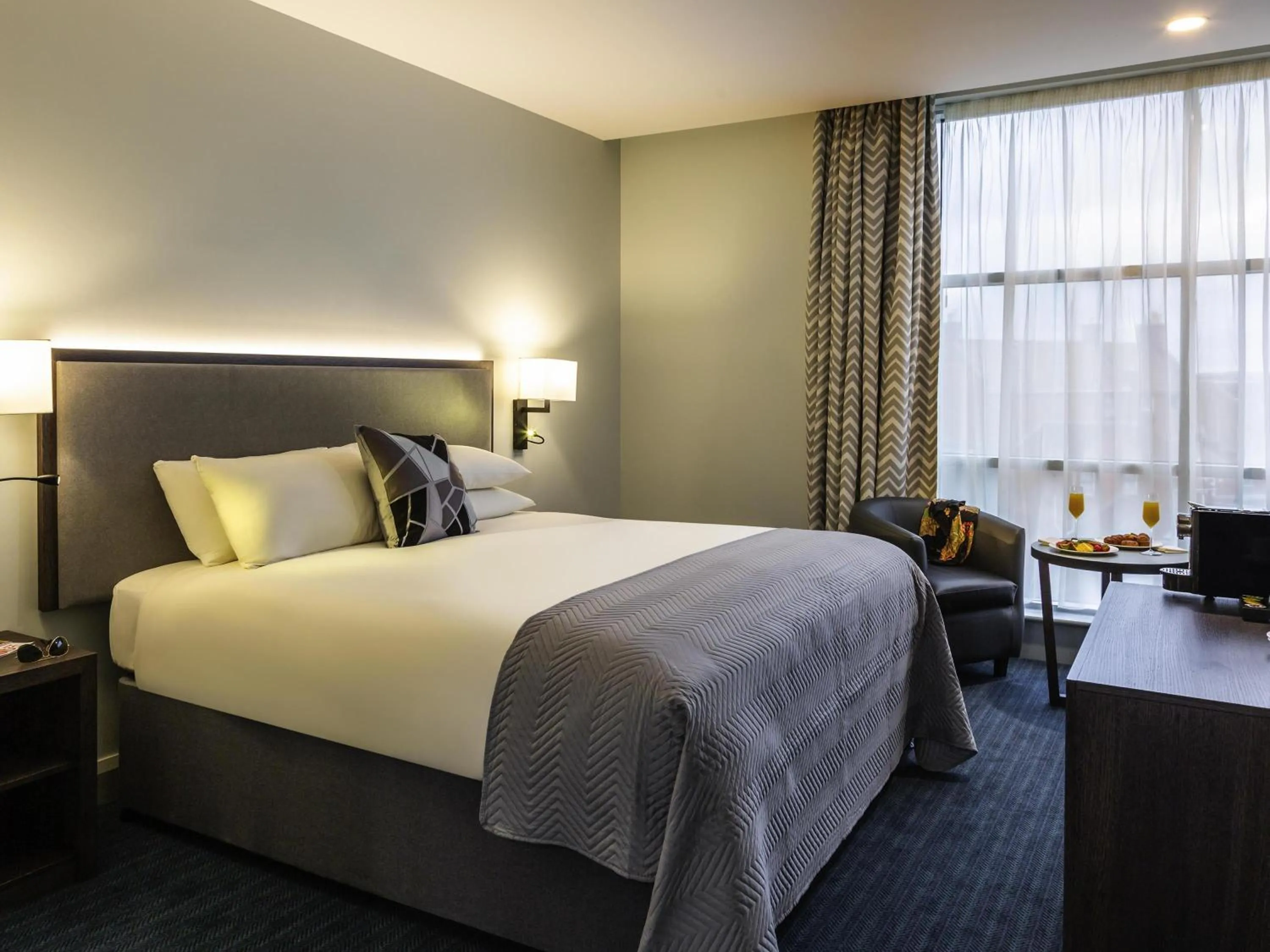 Bedroom, Bed in Mercure Bridgwater