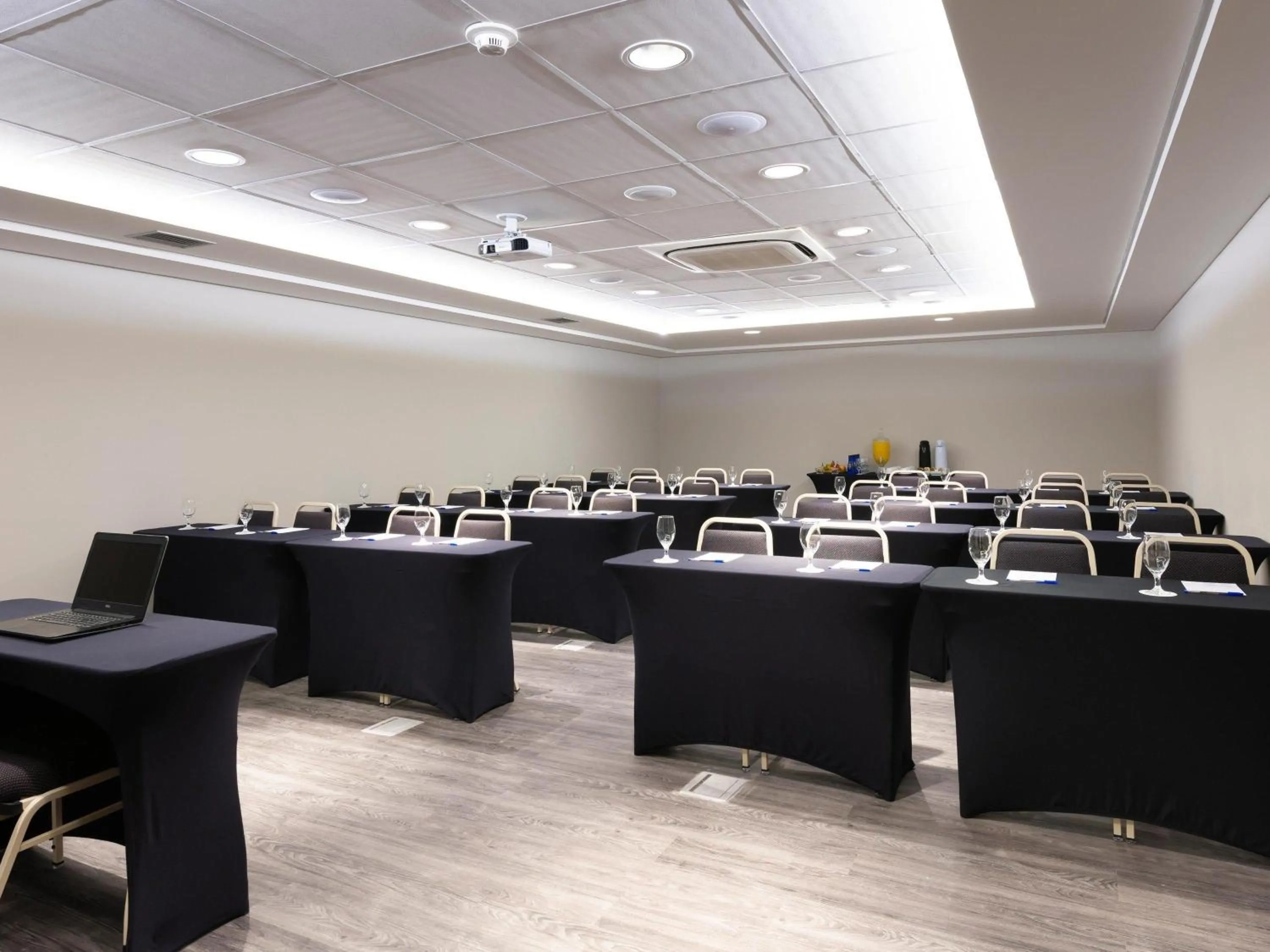 Meeting/conference room in Novotel Itajai