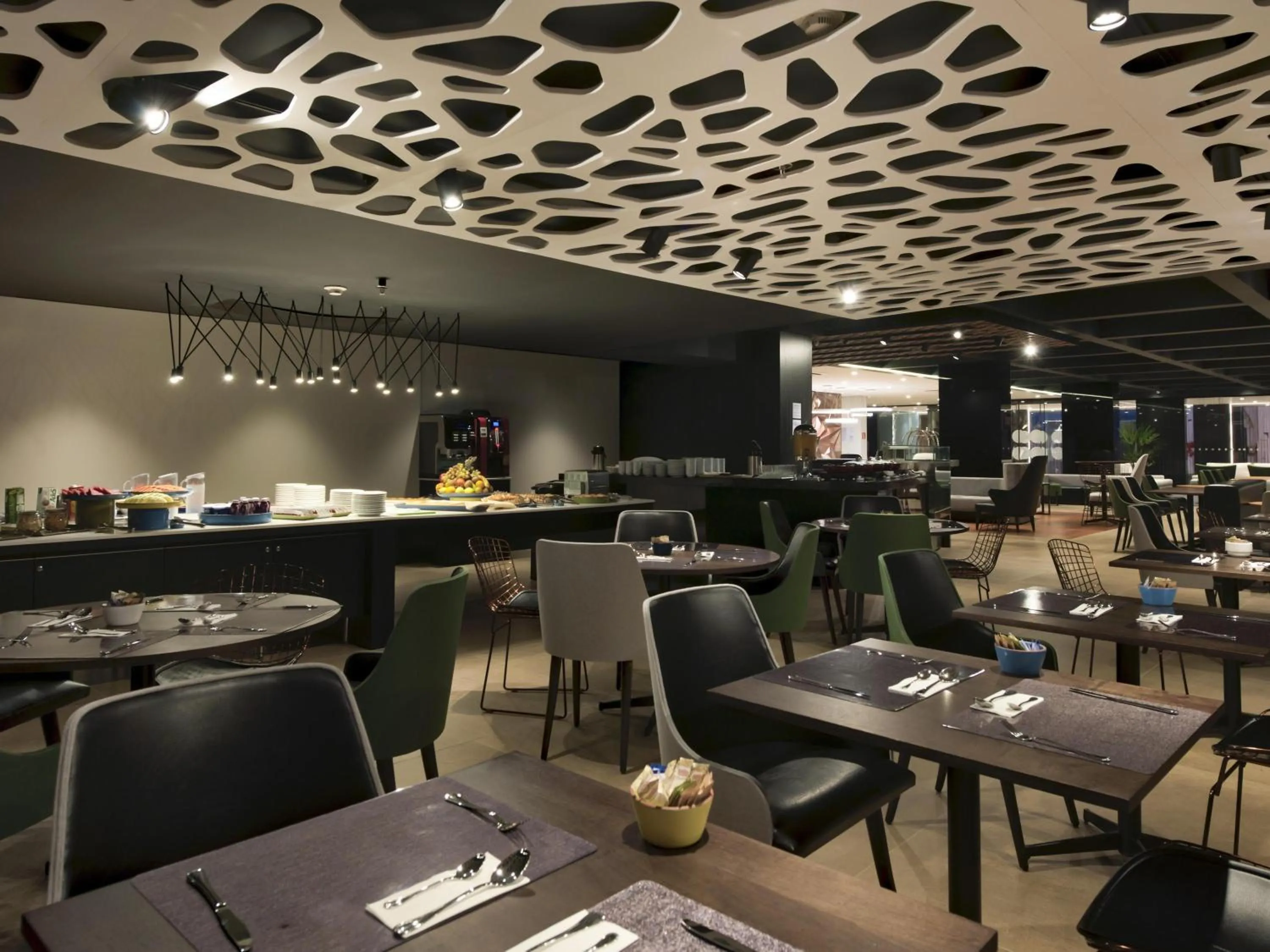 Restaurant/places to eat in Novotel Itajai