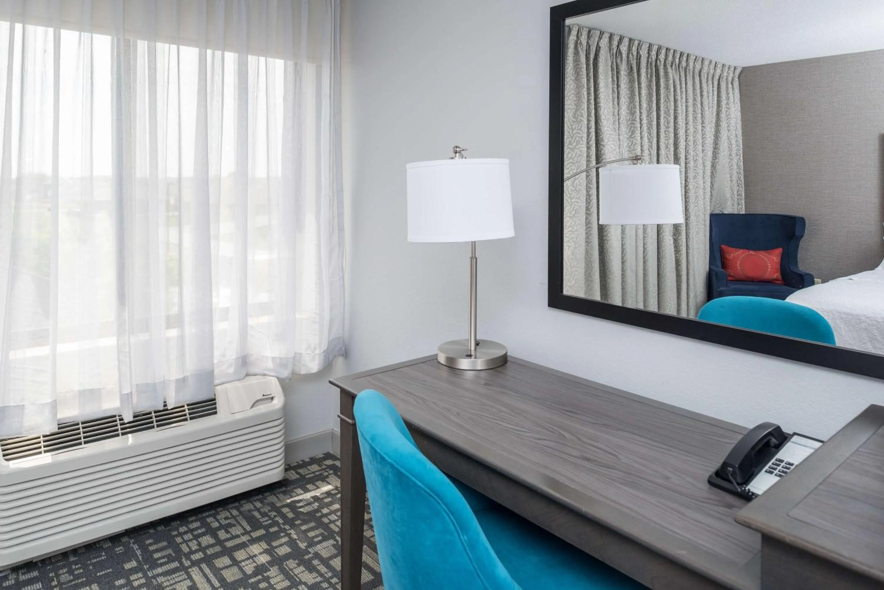 Bed in Hampton Inn North Sioux City