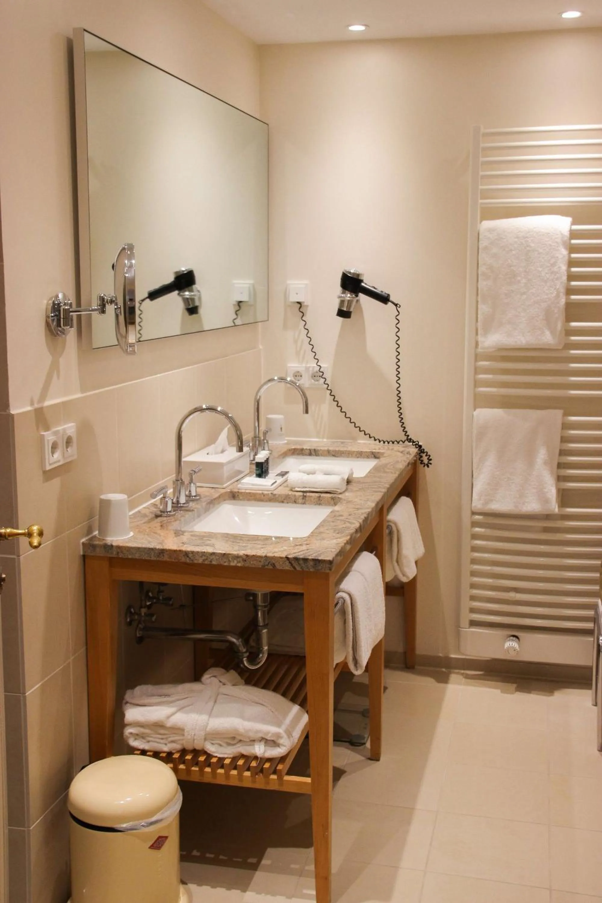 Bathroom in Schlosshotel Münchhausen