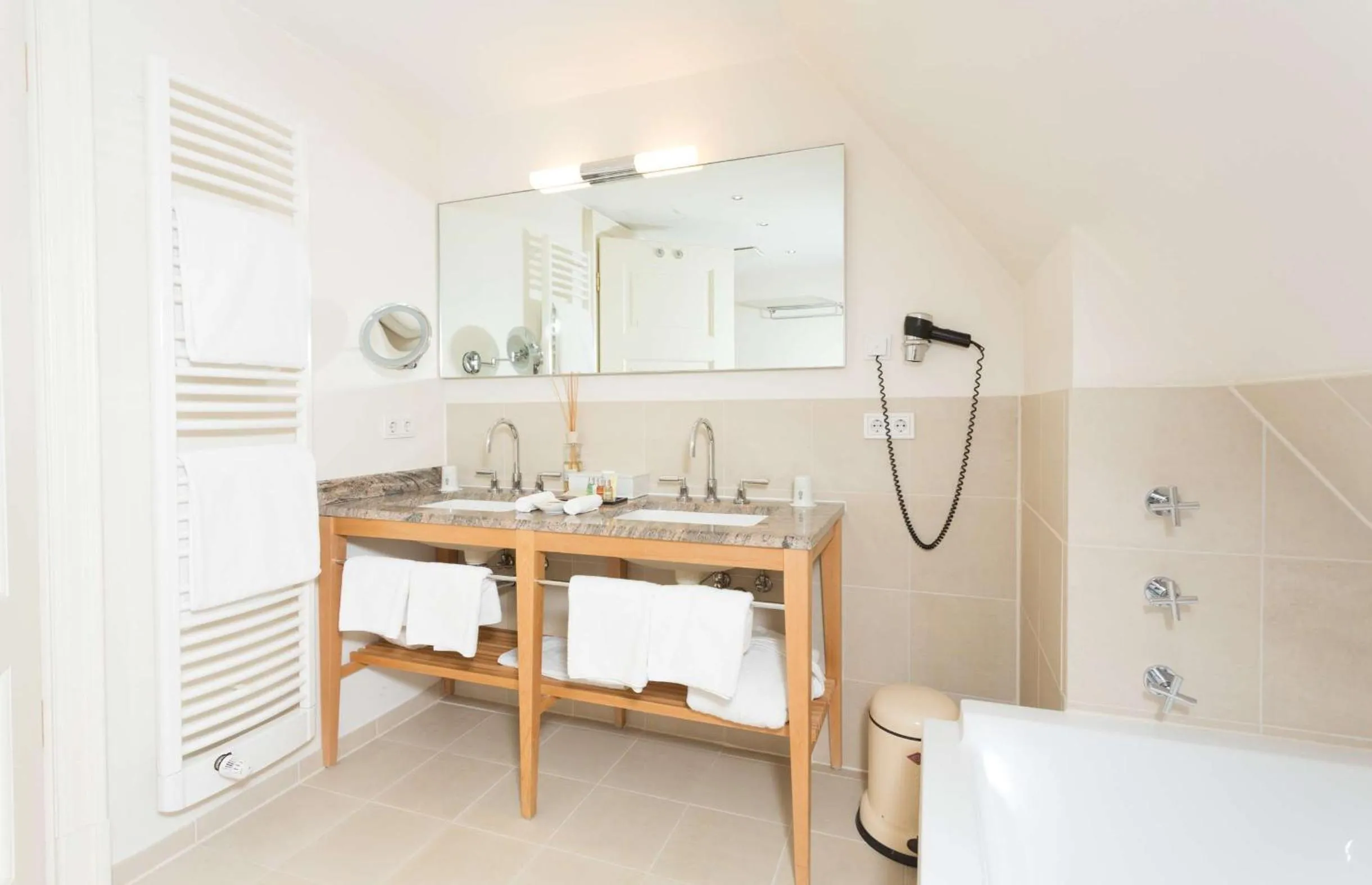 Bathroom in Schlosshotel Münchhausen