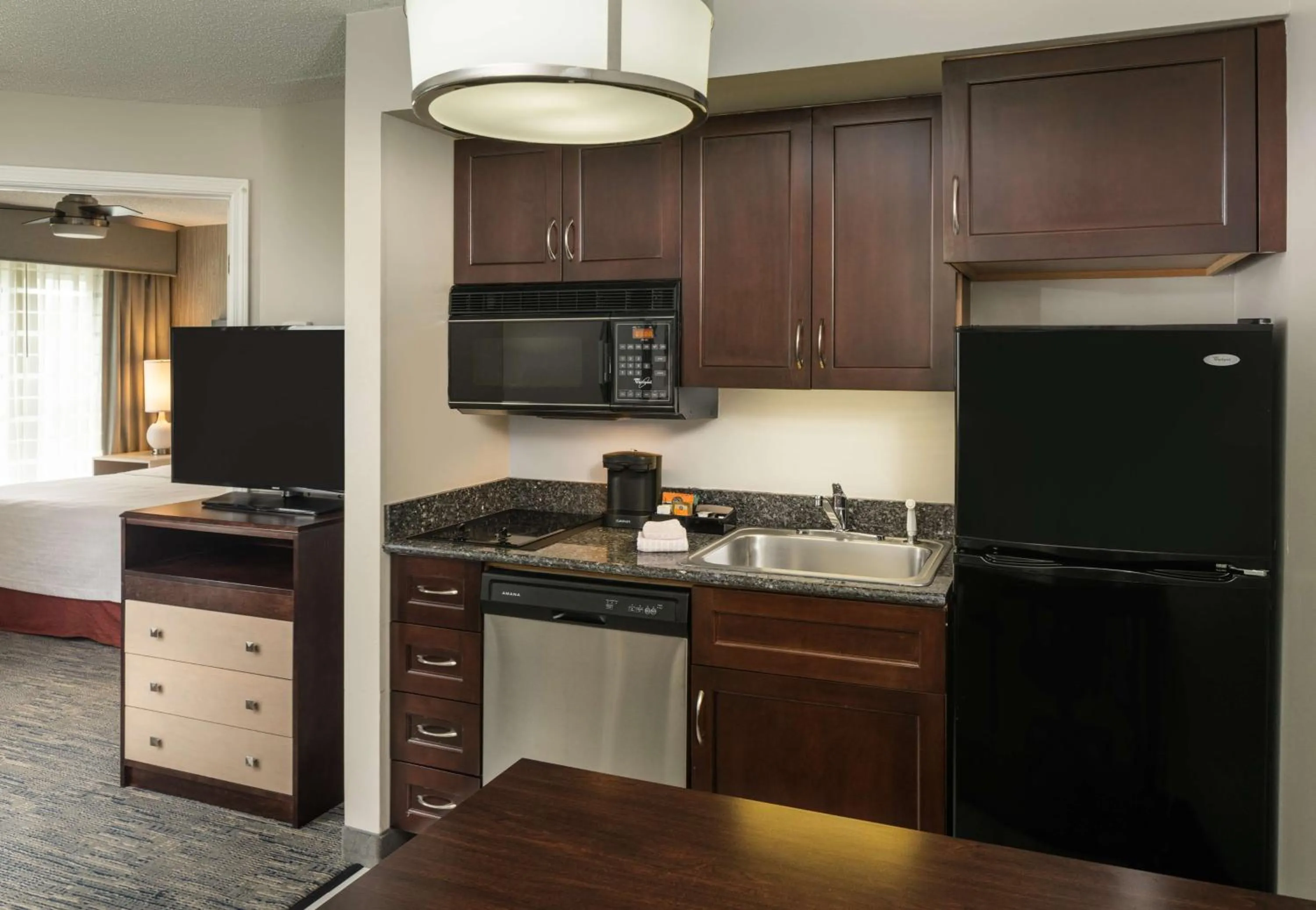Kitchen or kitchenette in Homewood Suites by Hilton Chicago - Schaumburg