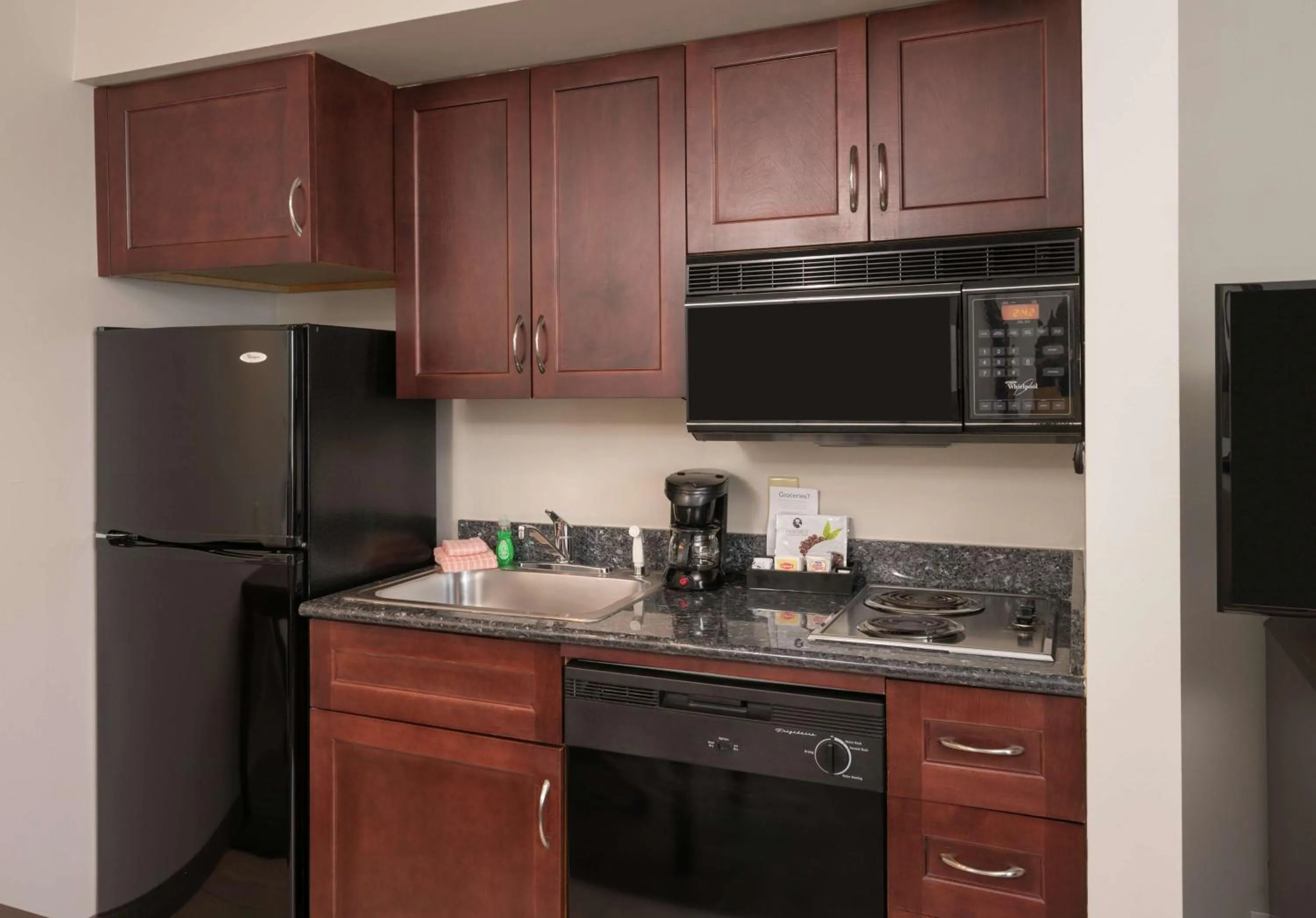 Kitchen or kitchenette in Homewood Suites by Hilton Chicago - Schaumburg